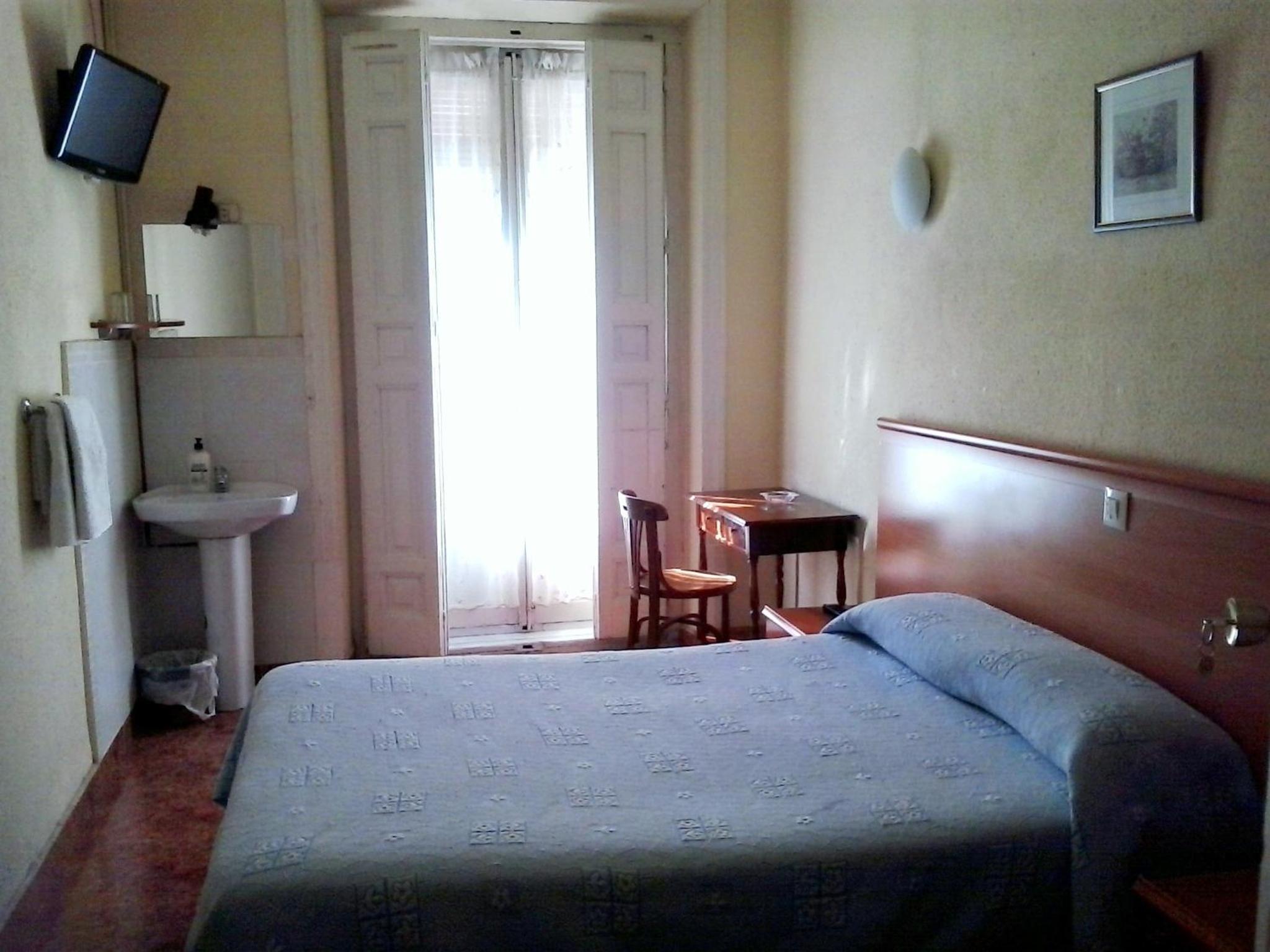 Habitación individual con baño compartido
