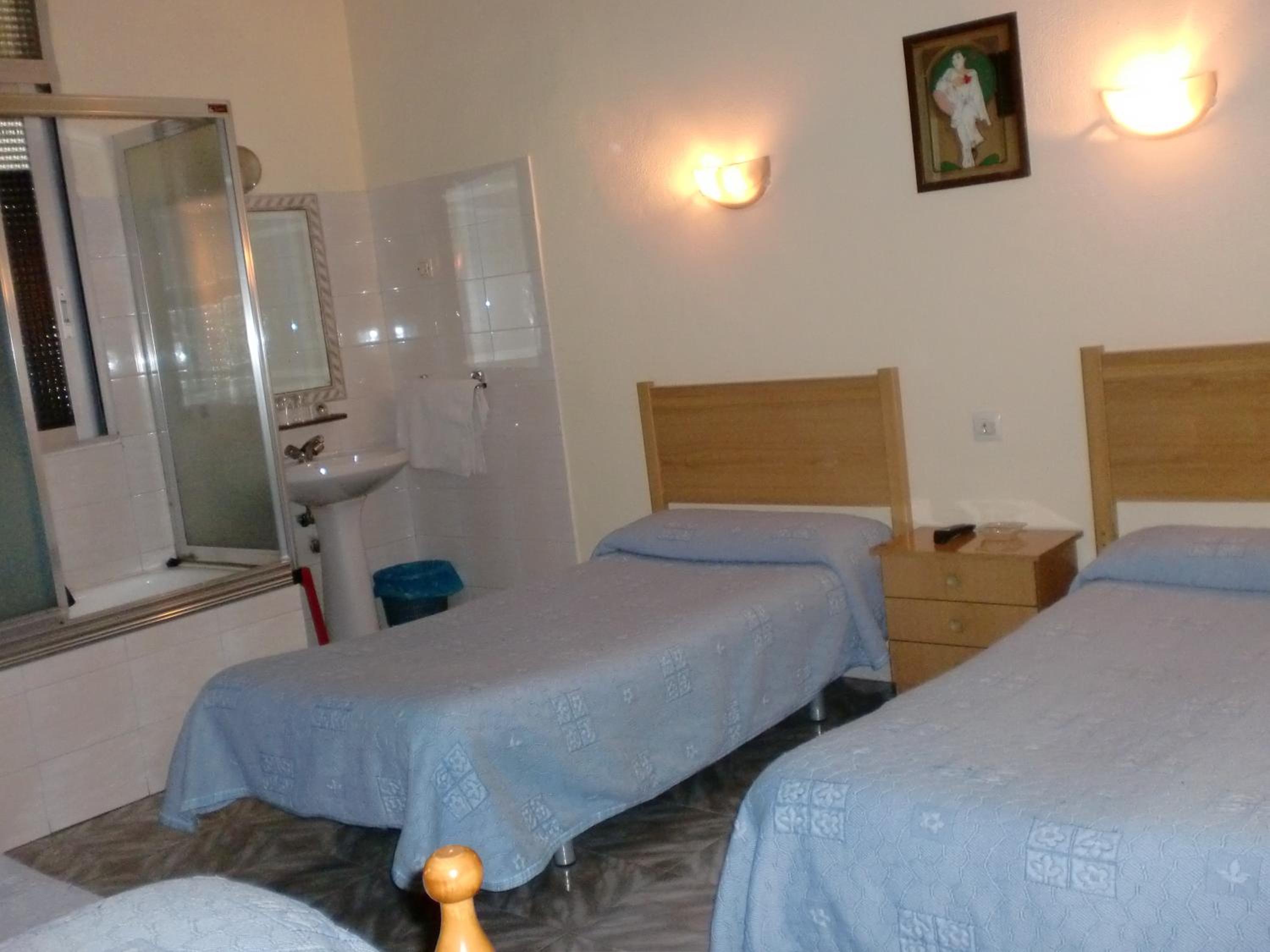 Triple Room With Shared Bathroom photo 3