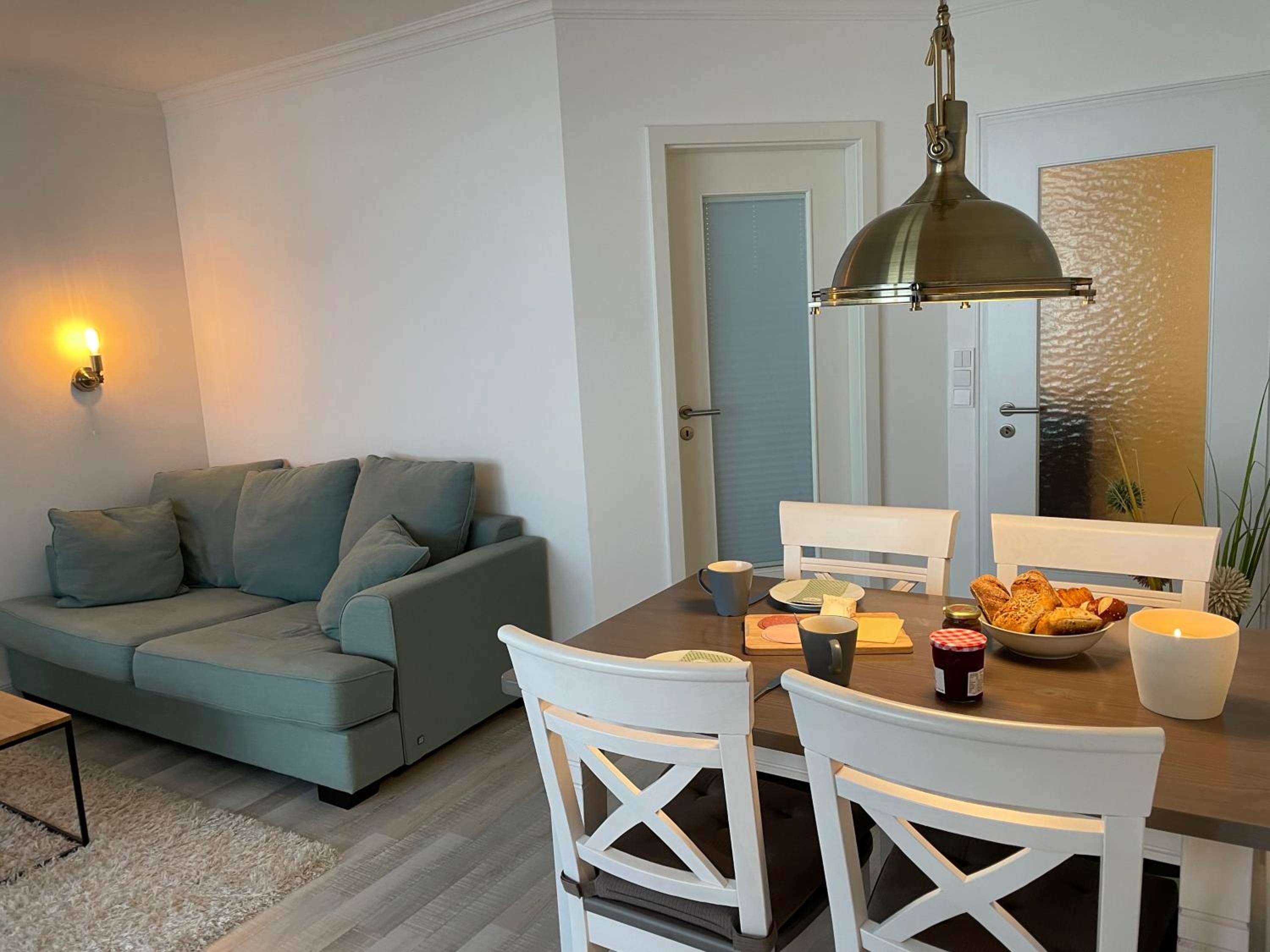 Apartment with Sea View - Photo 4