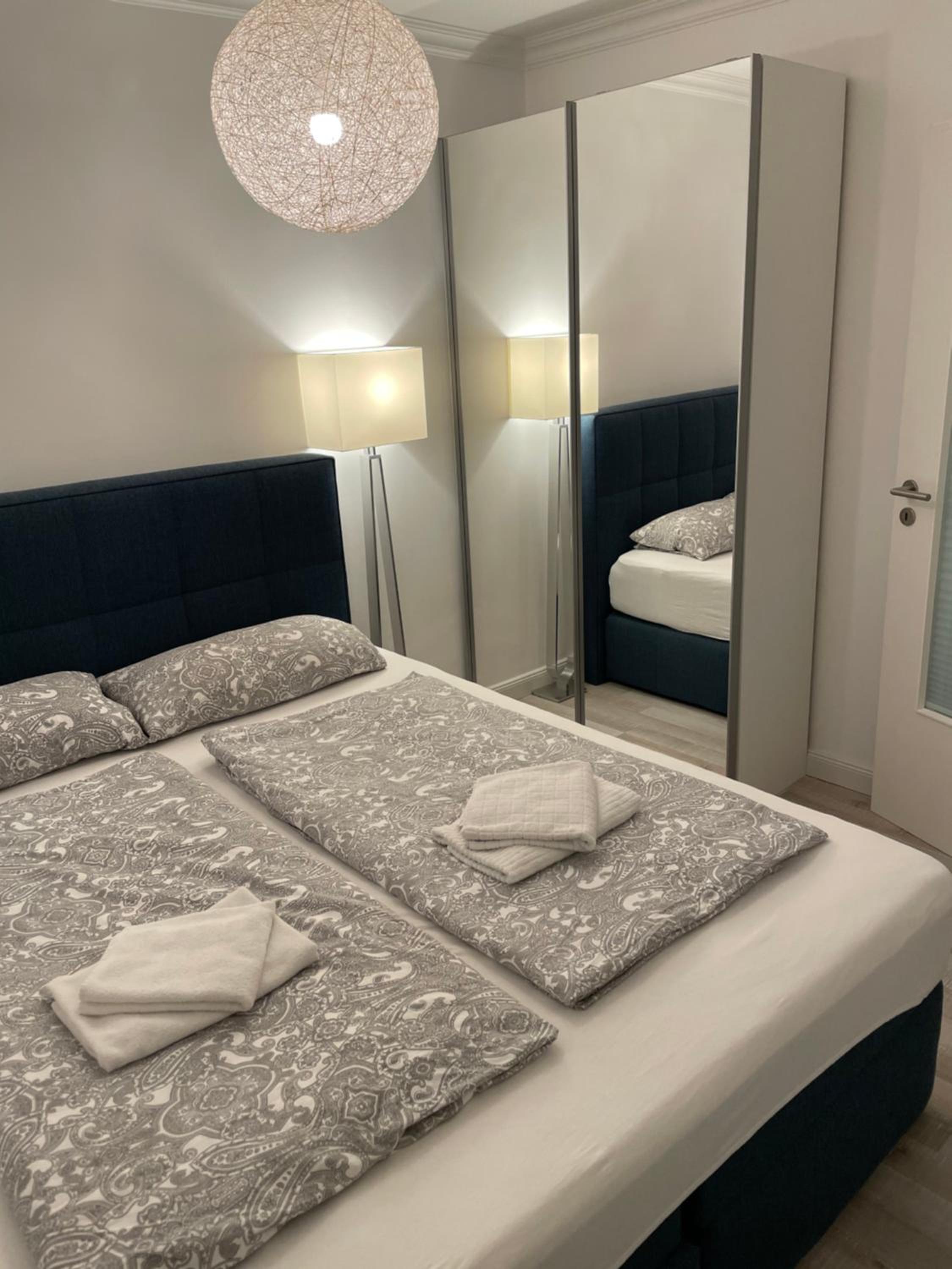 Apartment with Sea View - Photo 9