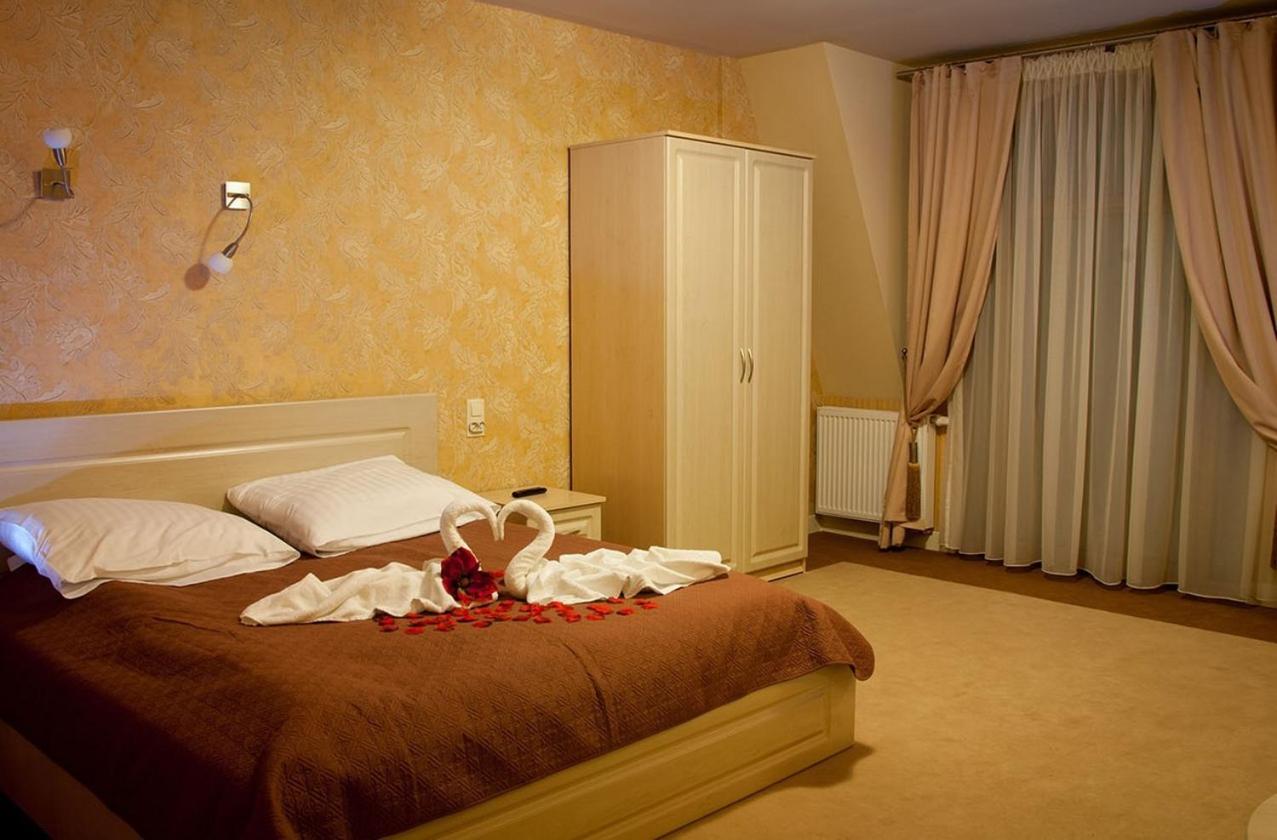Deluxe Suite with Spa Bath
