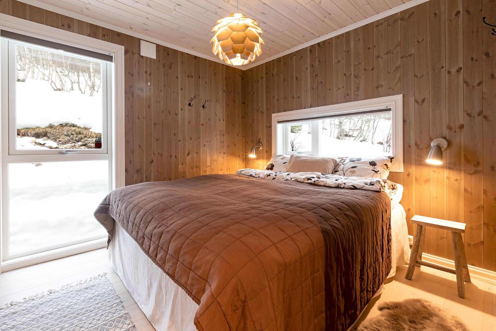 Five-Bedroom House - Photo 1