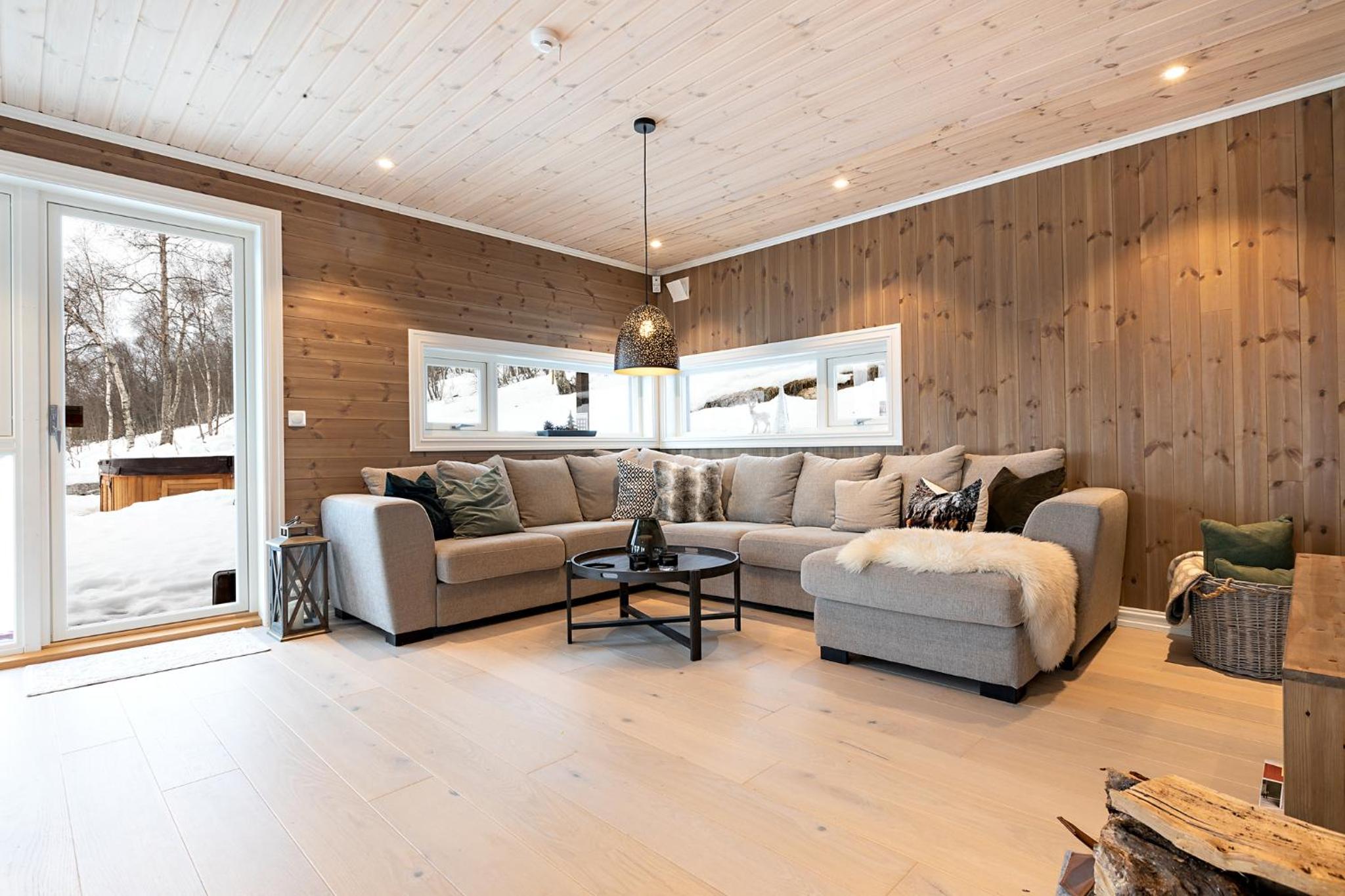 Five-Bedroom House - Photo 5