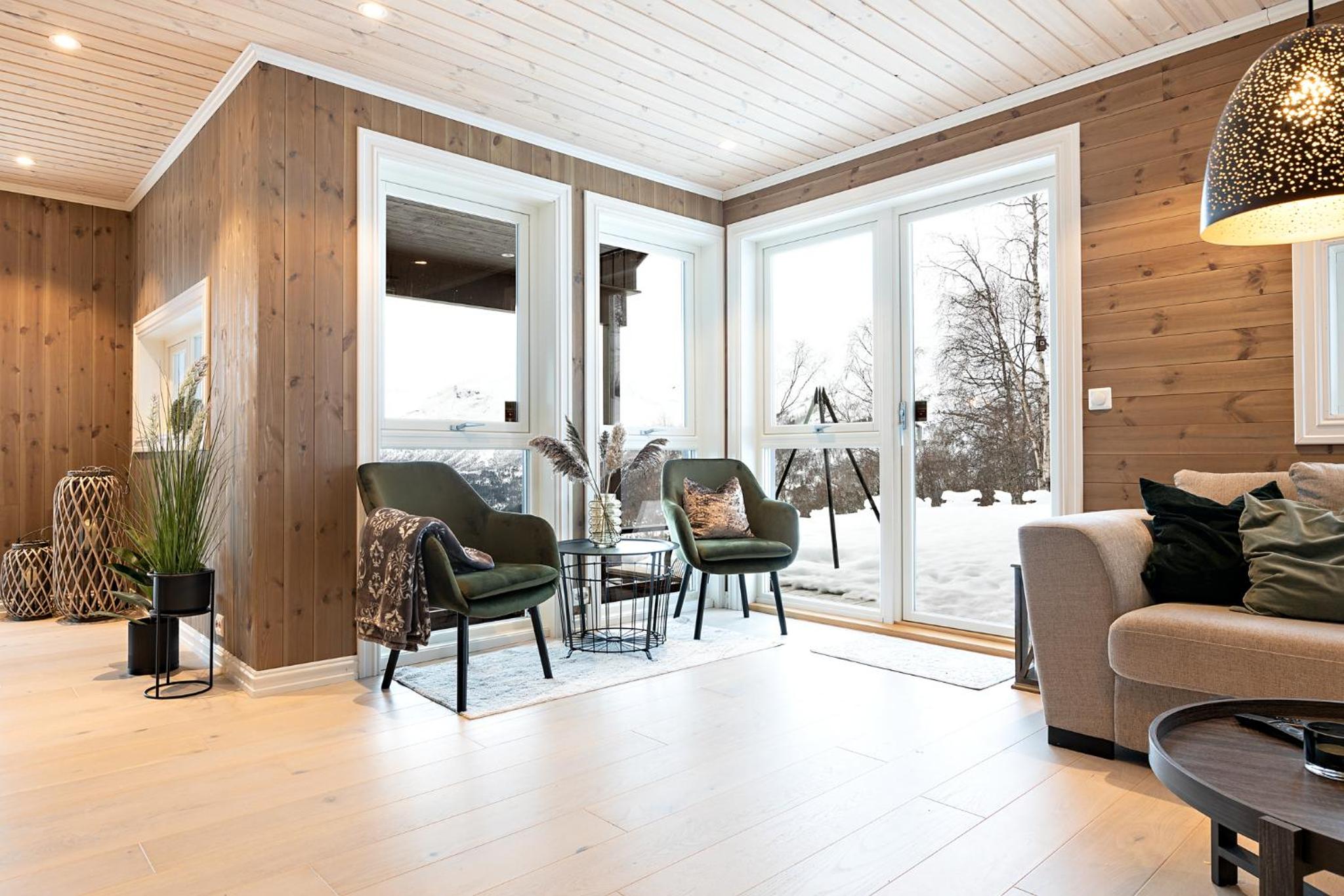 Five-Bedroom House - Photo 6
