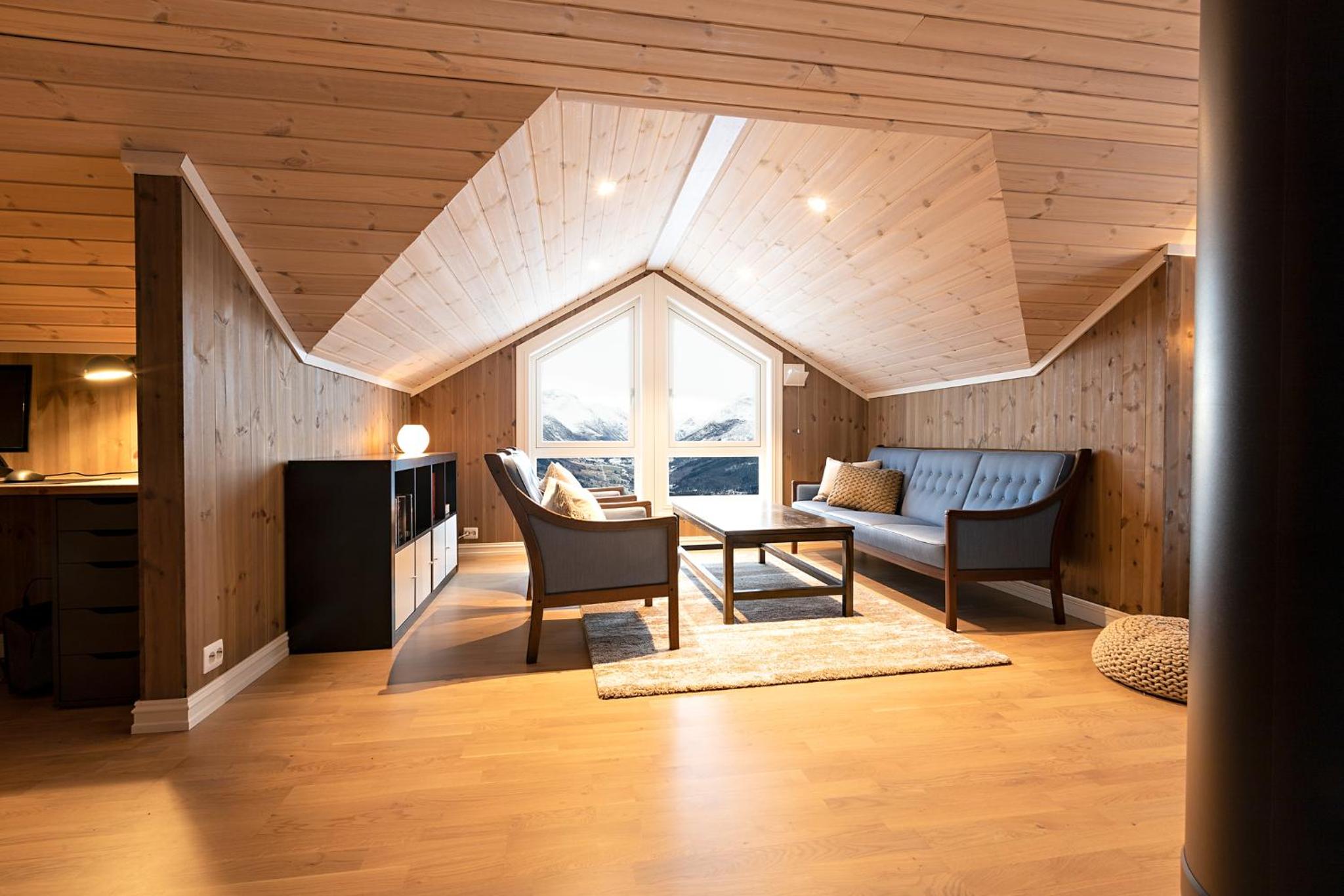 Five-Bedroom House - Photo 14