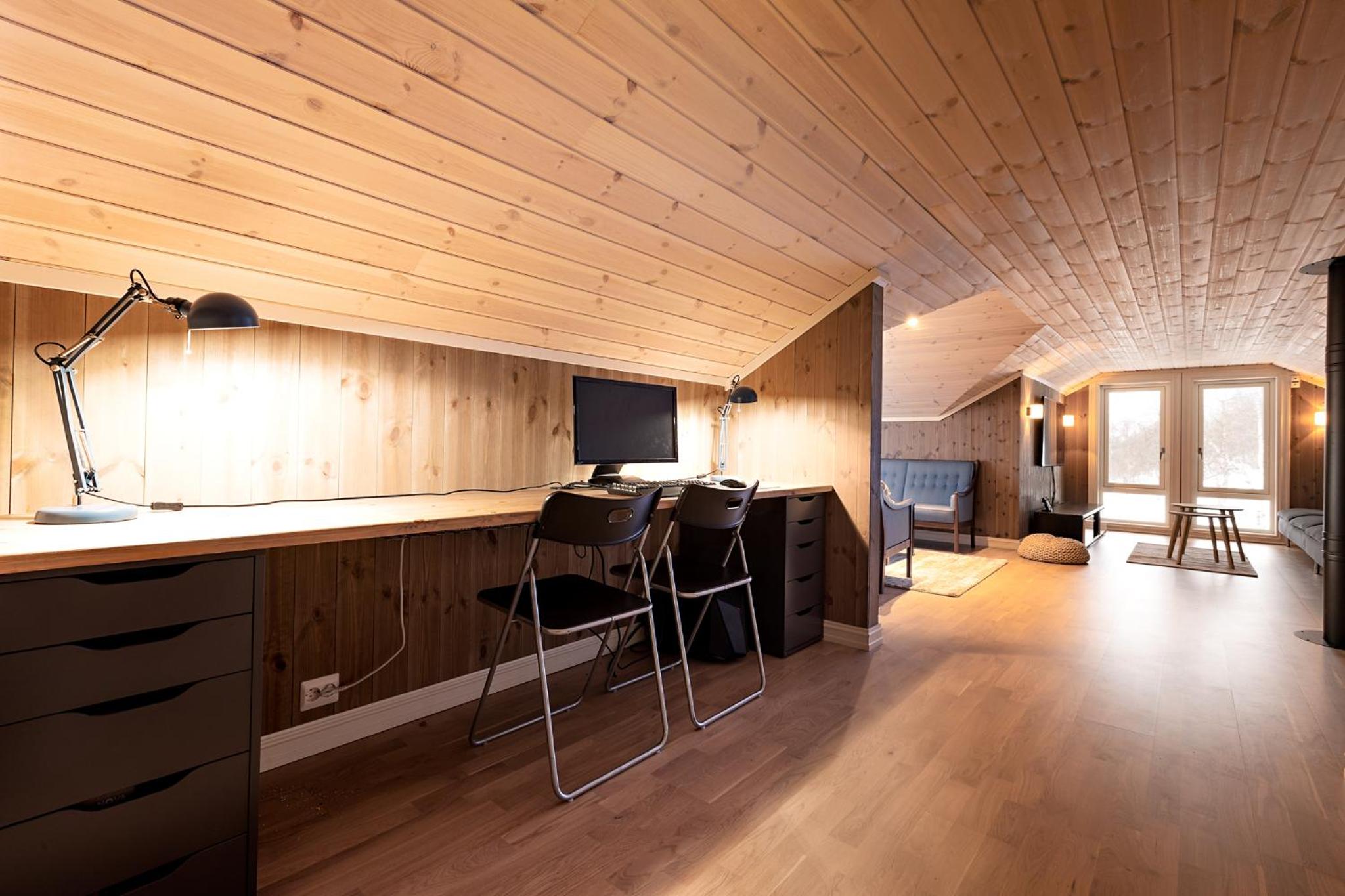 Five-Bedroom House - Photo 18