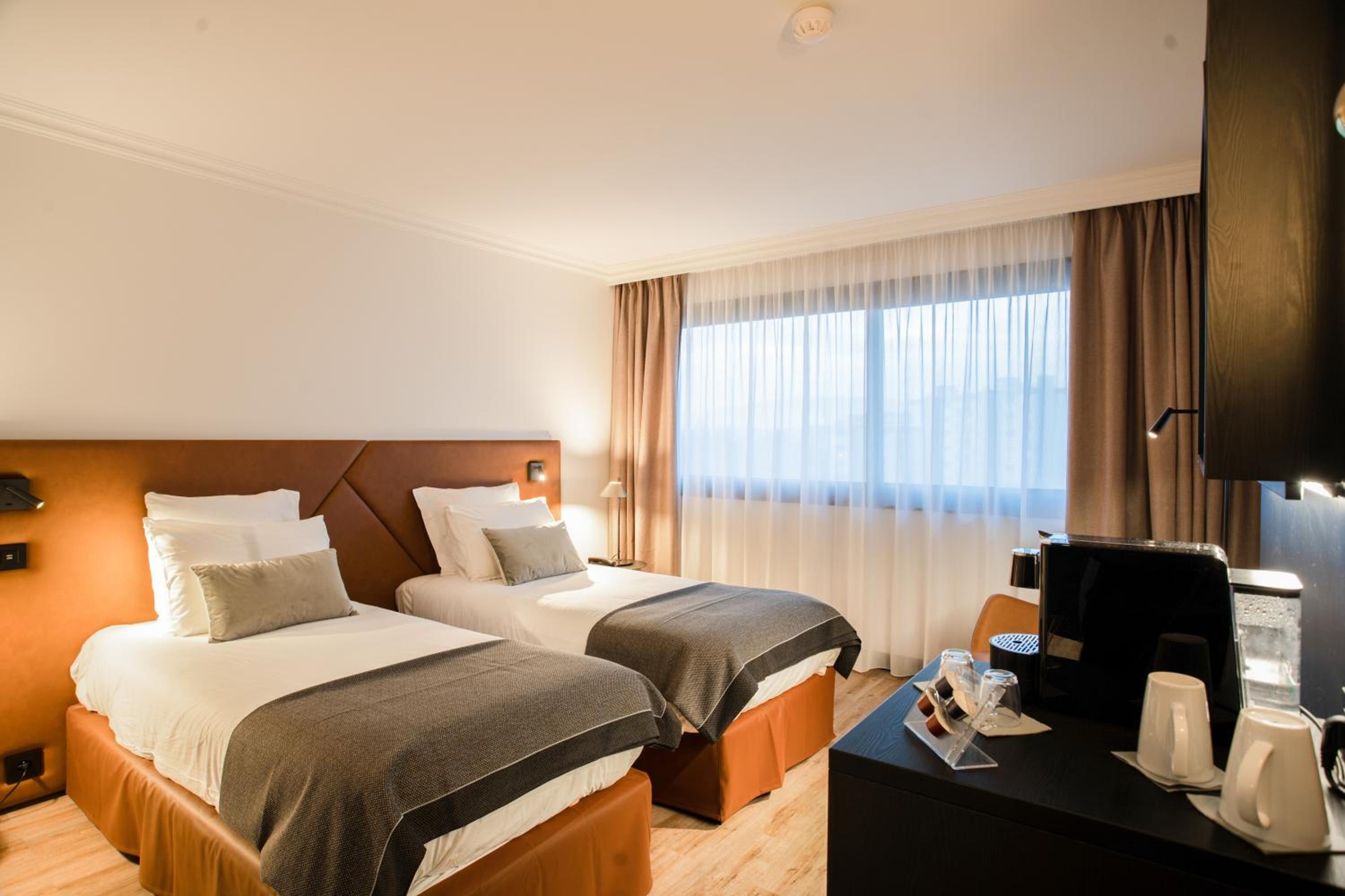 Twin Room - Photo 3