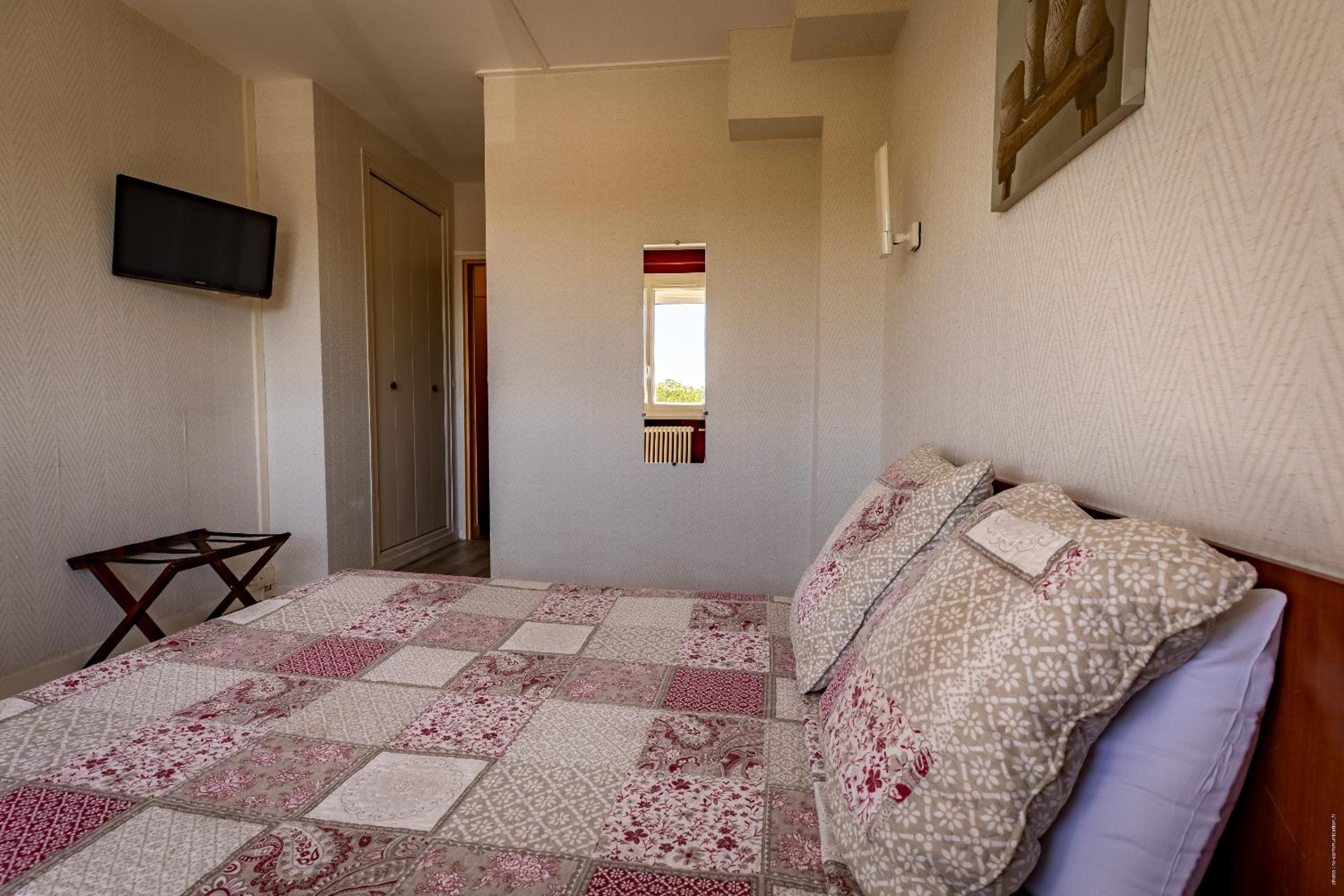 Simple Room - Garden Side photo 1
