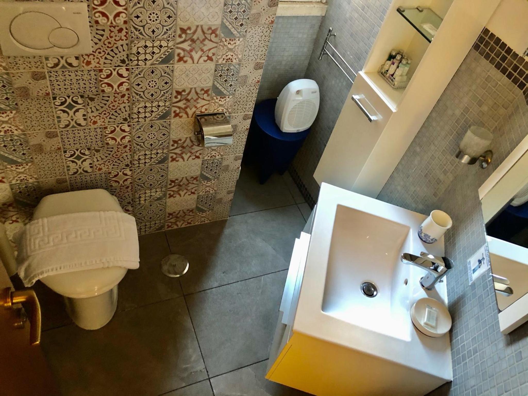 Superior King Suite photo 3