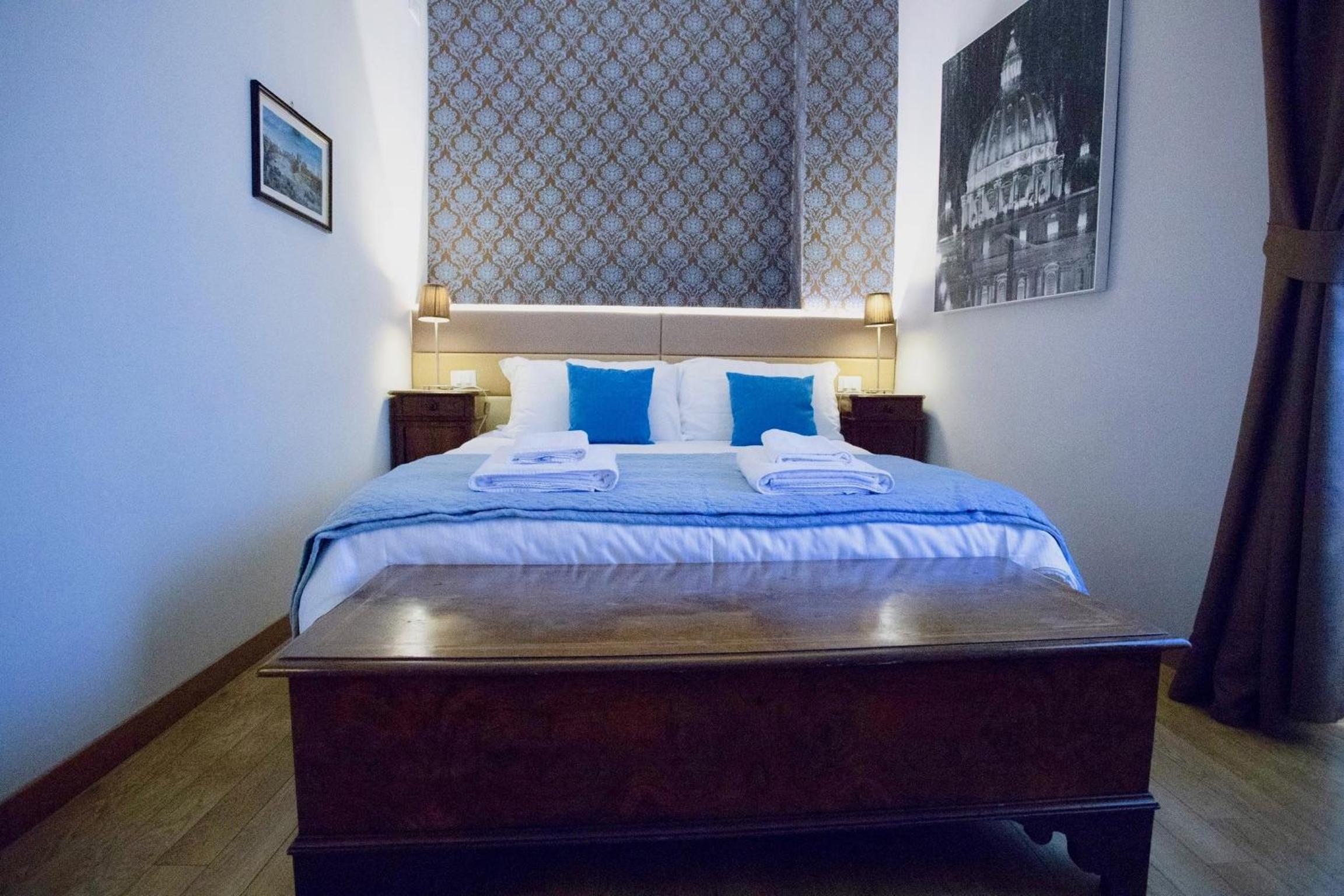 Superior King Suite photo 1