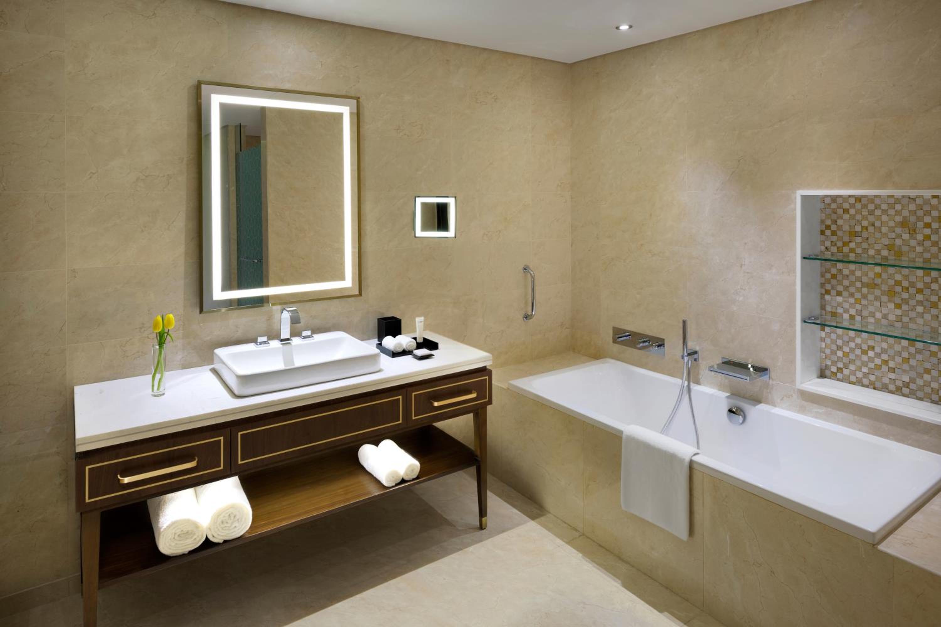 Grand Executive Suite - Photo 6