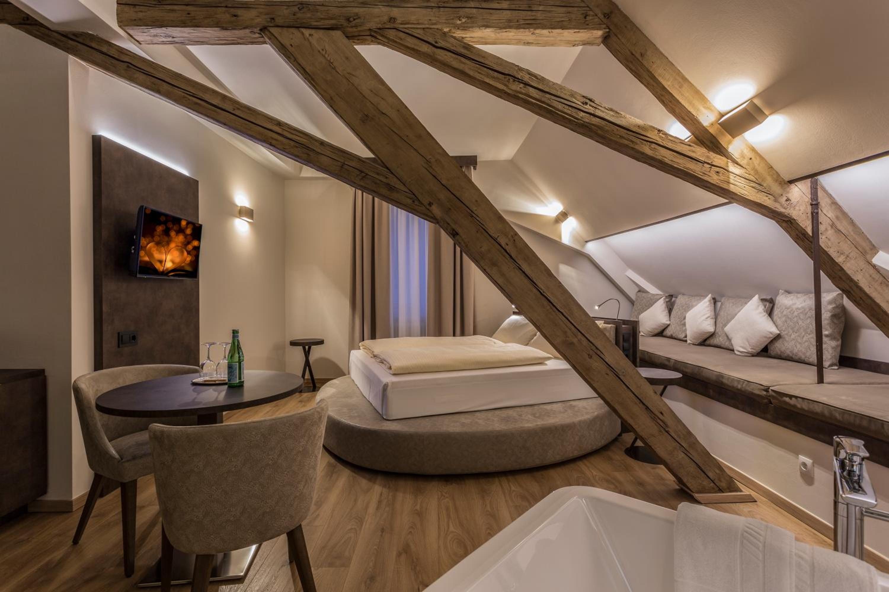 Deluxe Suite - Photo 1