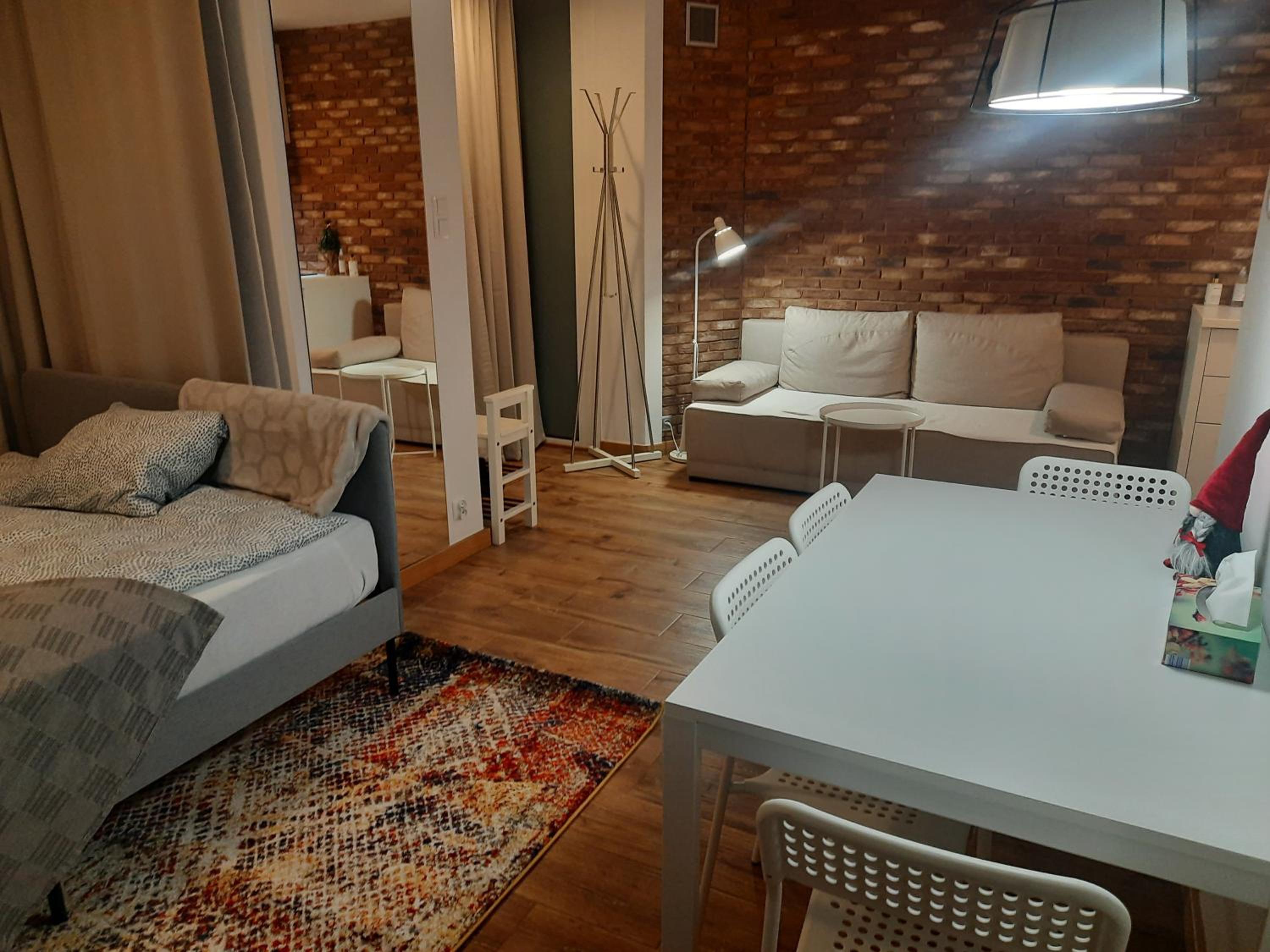 Studio Apartment - Photo 16