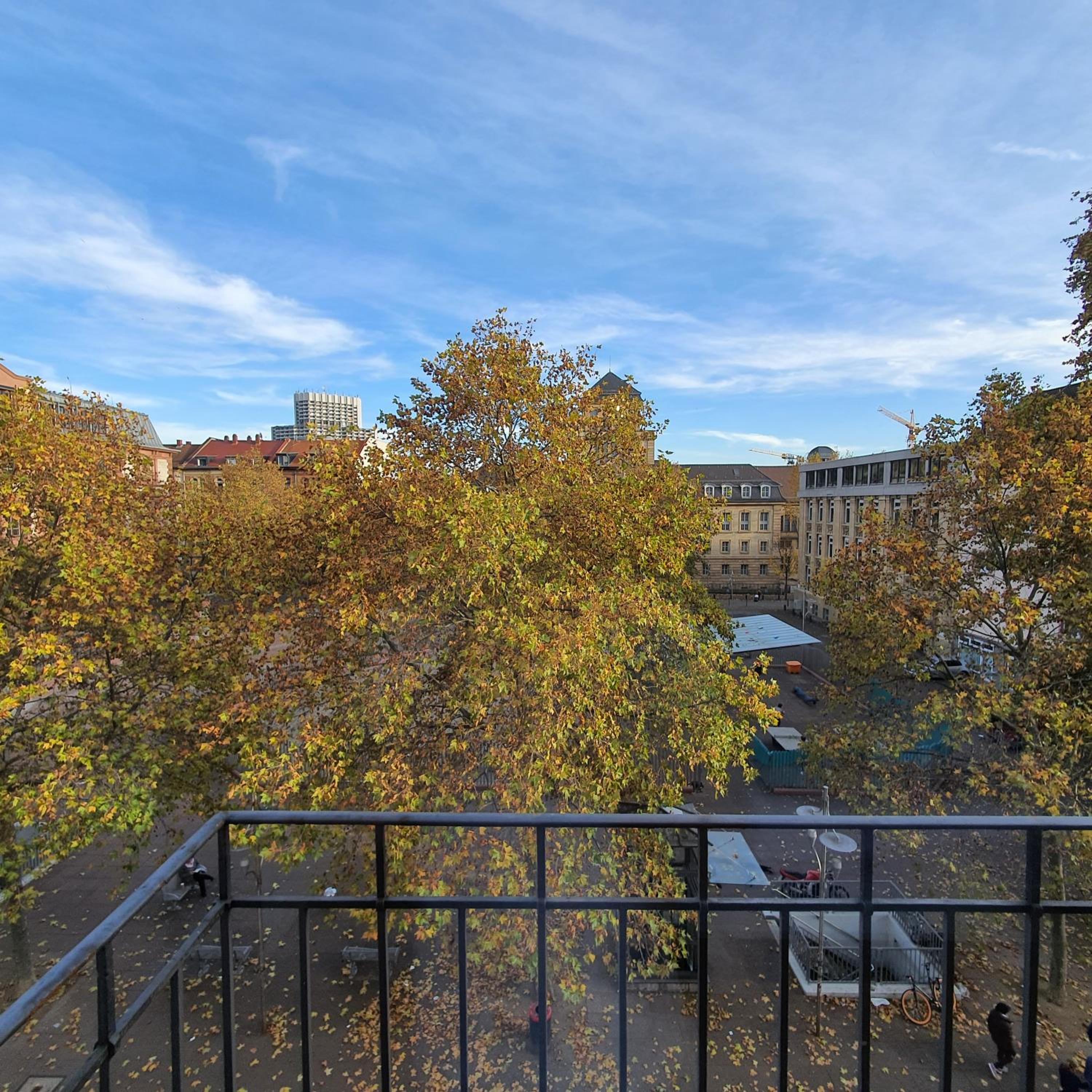 Deluxe Double Room with Balcony - Photo 8