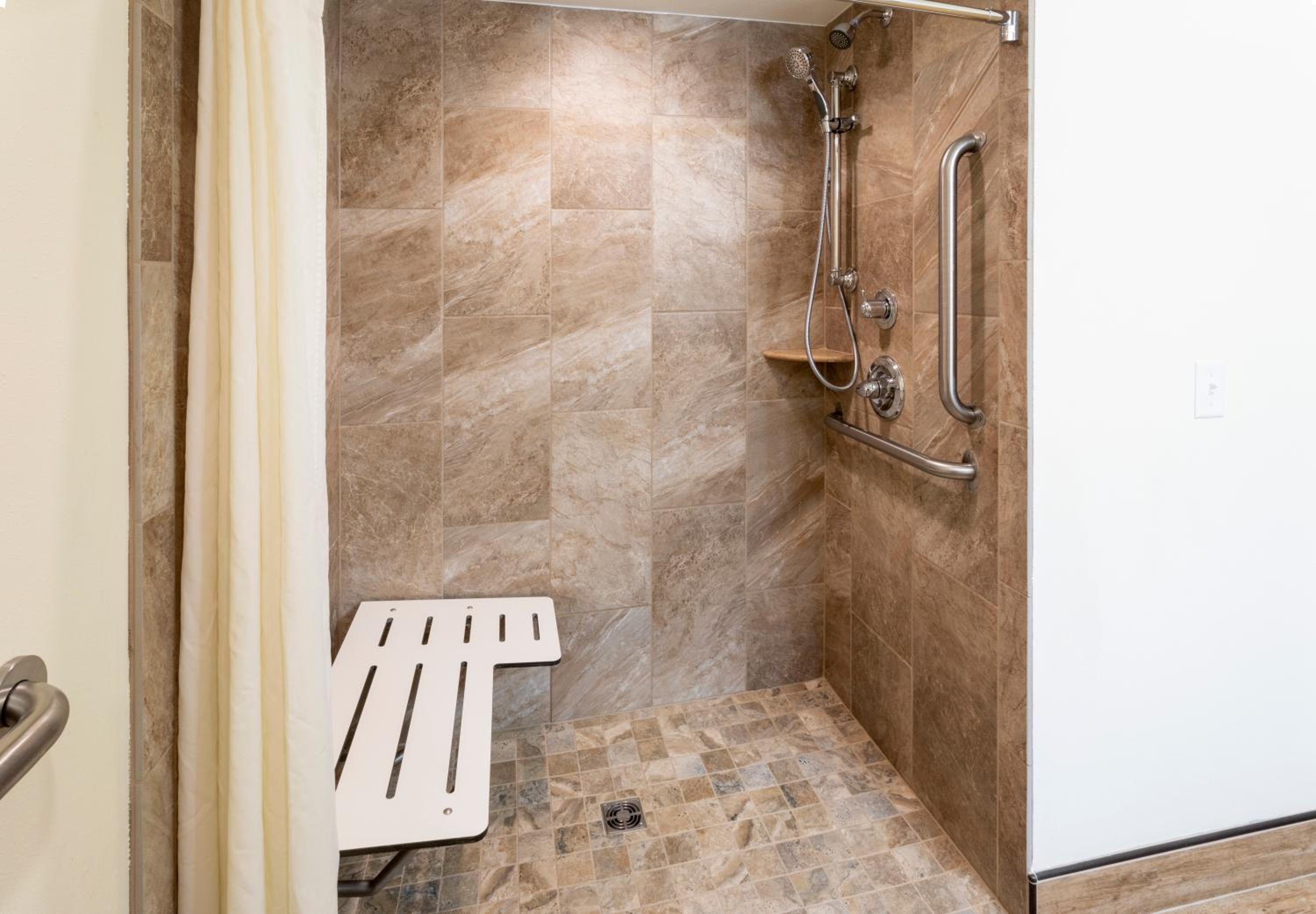 Queen Room - Disability Access photo 3