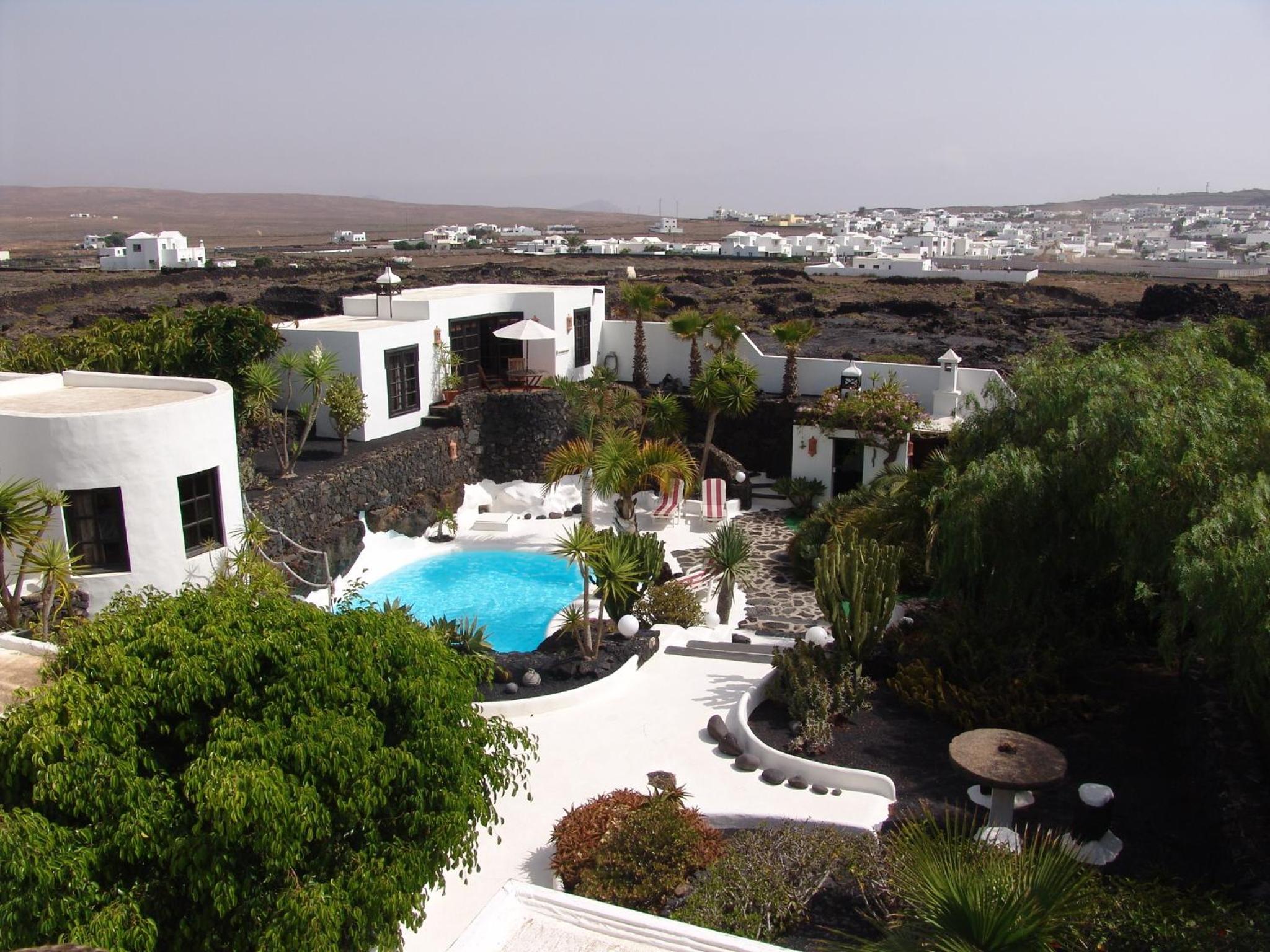 Three-Bedroom Villa photo 2