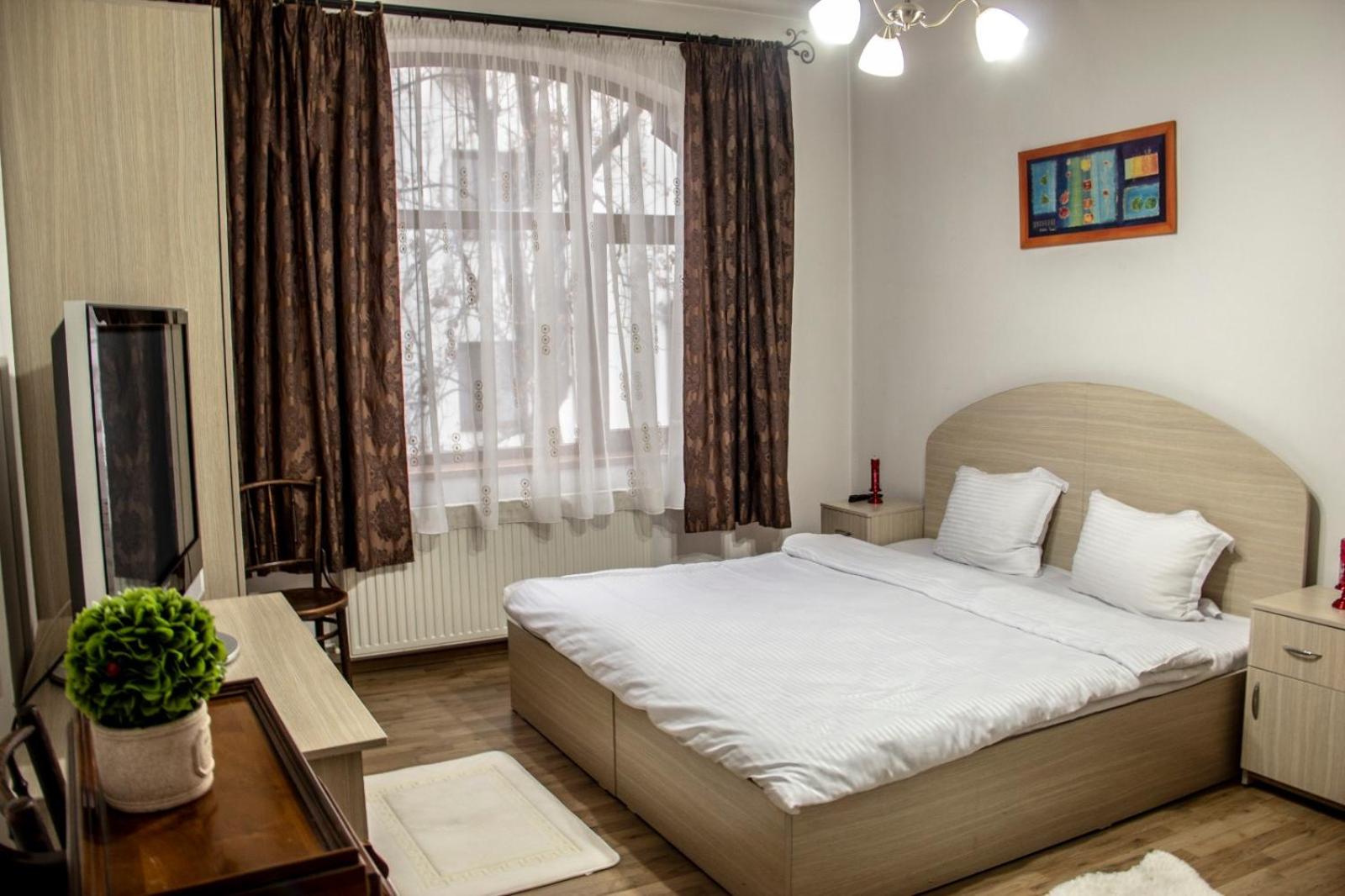Deluxe Double Room - Photo 15