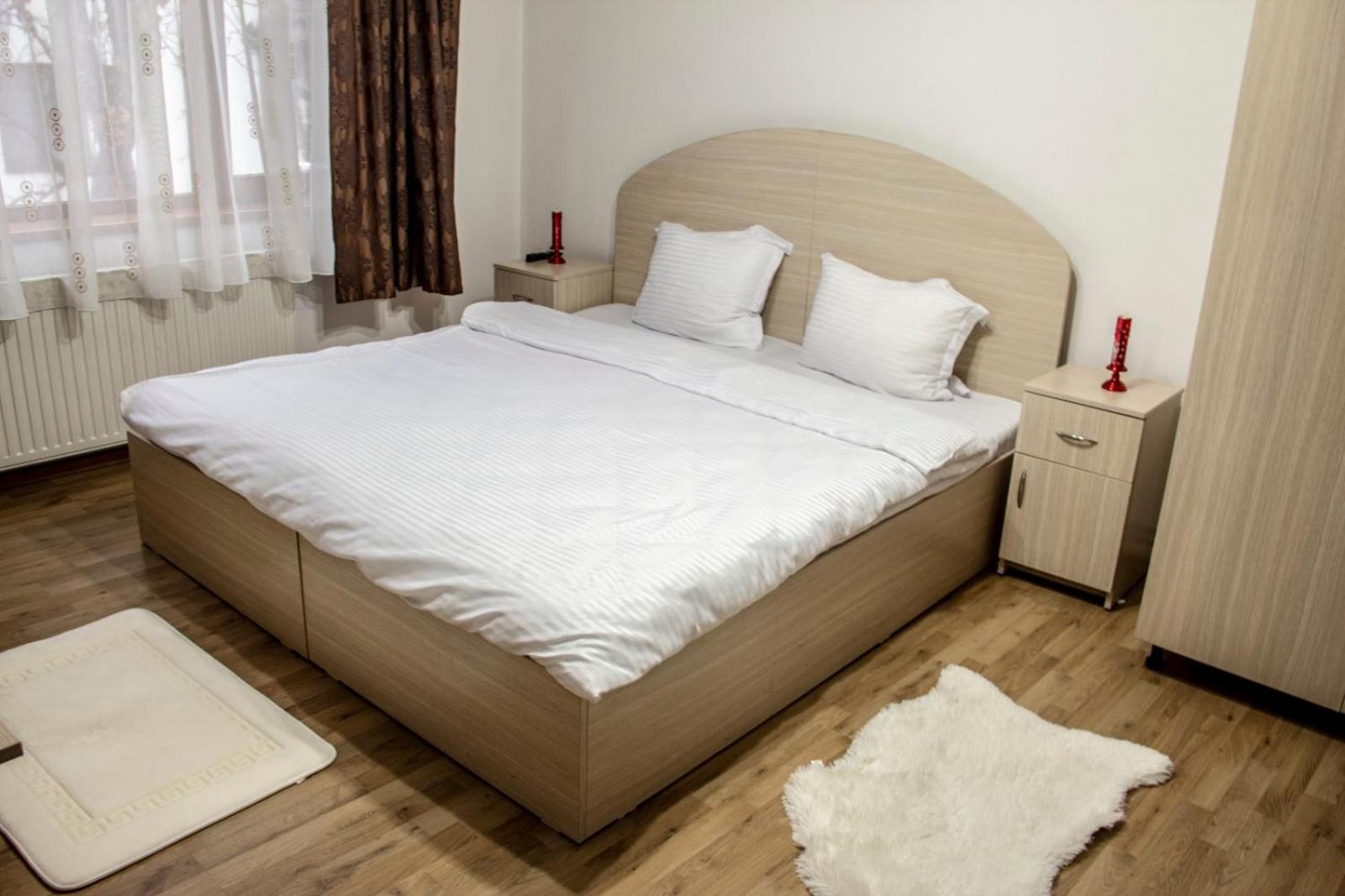 Deluxe Double Room - Photo 10