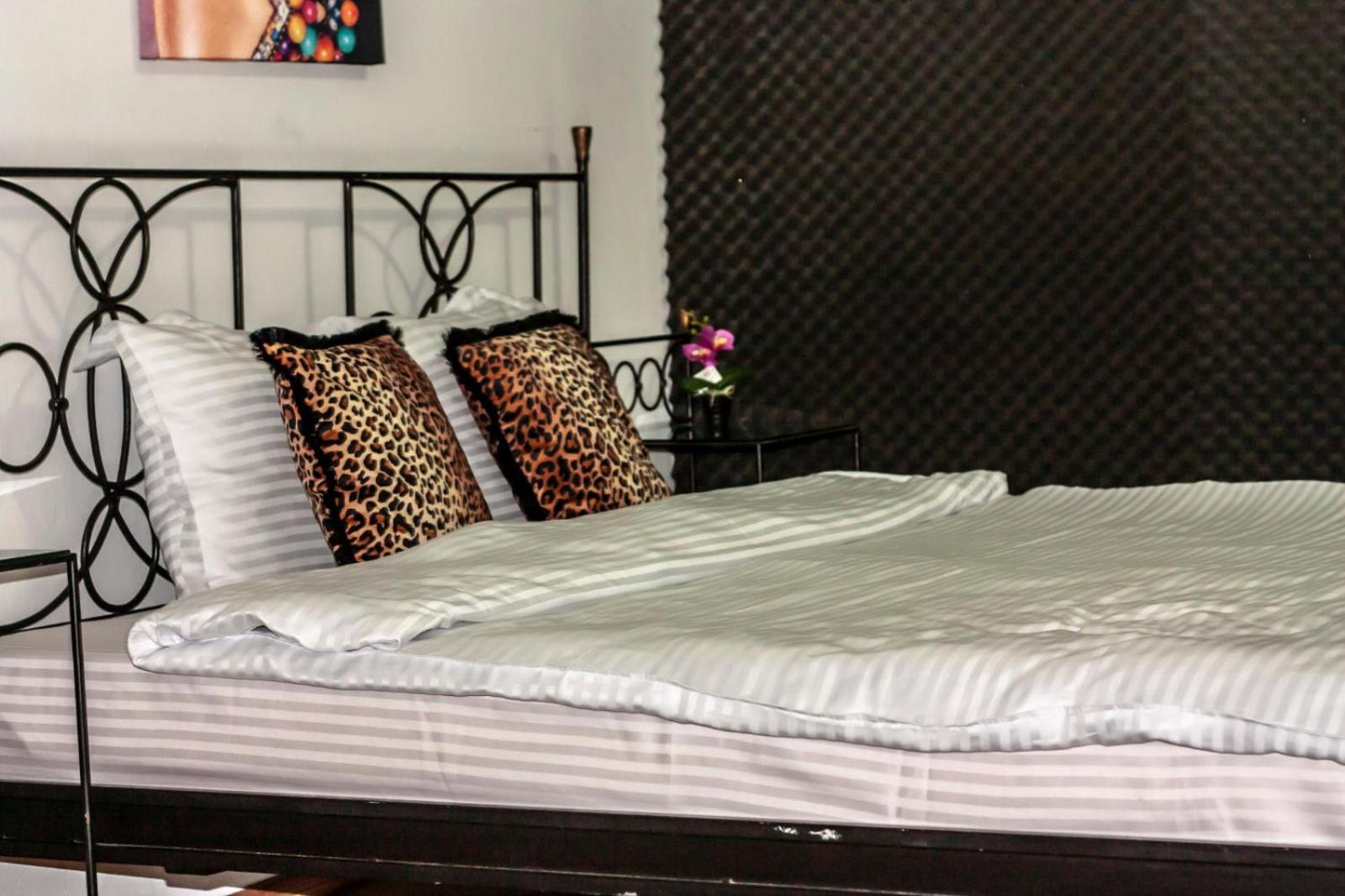 Deluxe King Studio - Photo 3