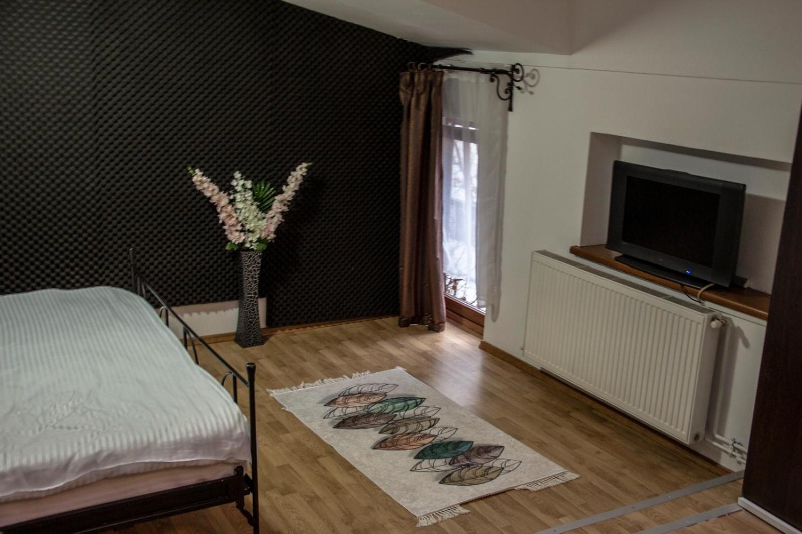 Deluxe King Studio - Photo 1