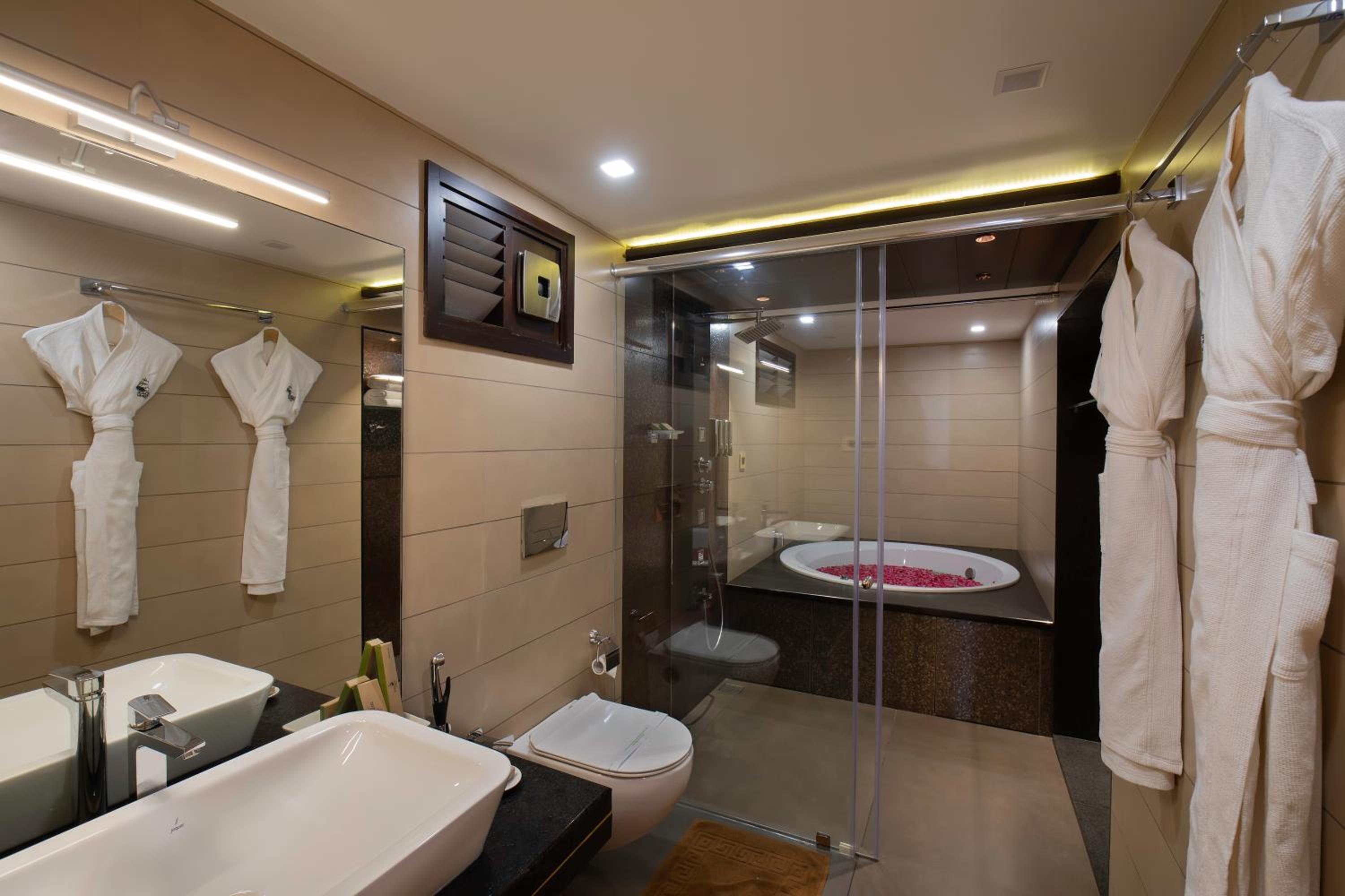 Tranquil jacuzzi - Photo 9