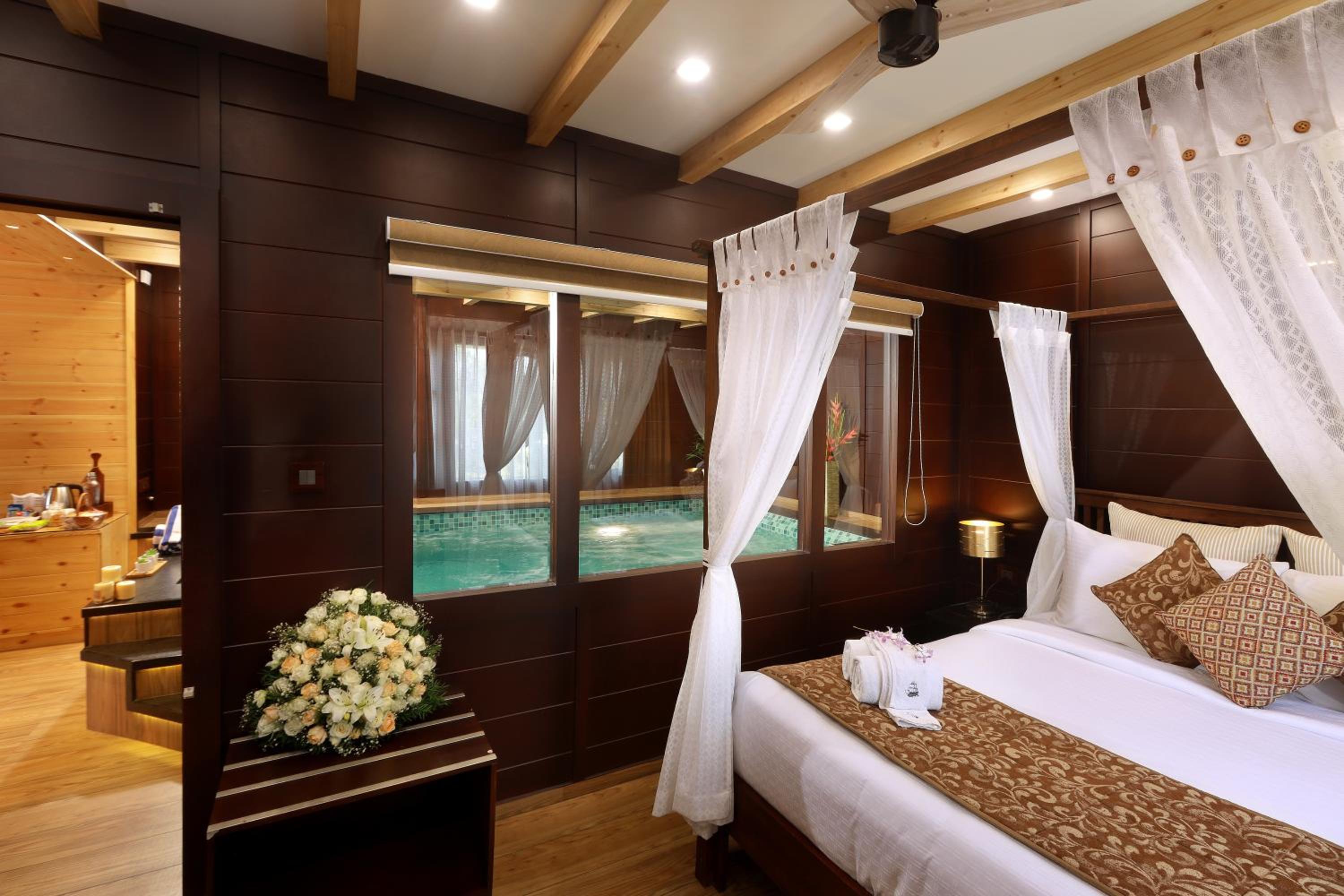 Insignia private pool suite with jacuzzi photo 2