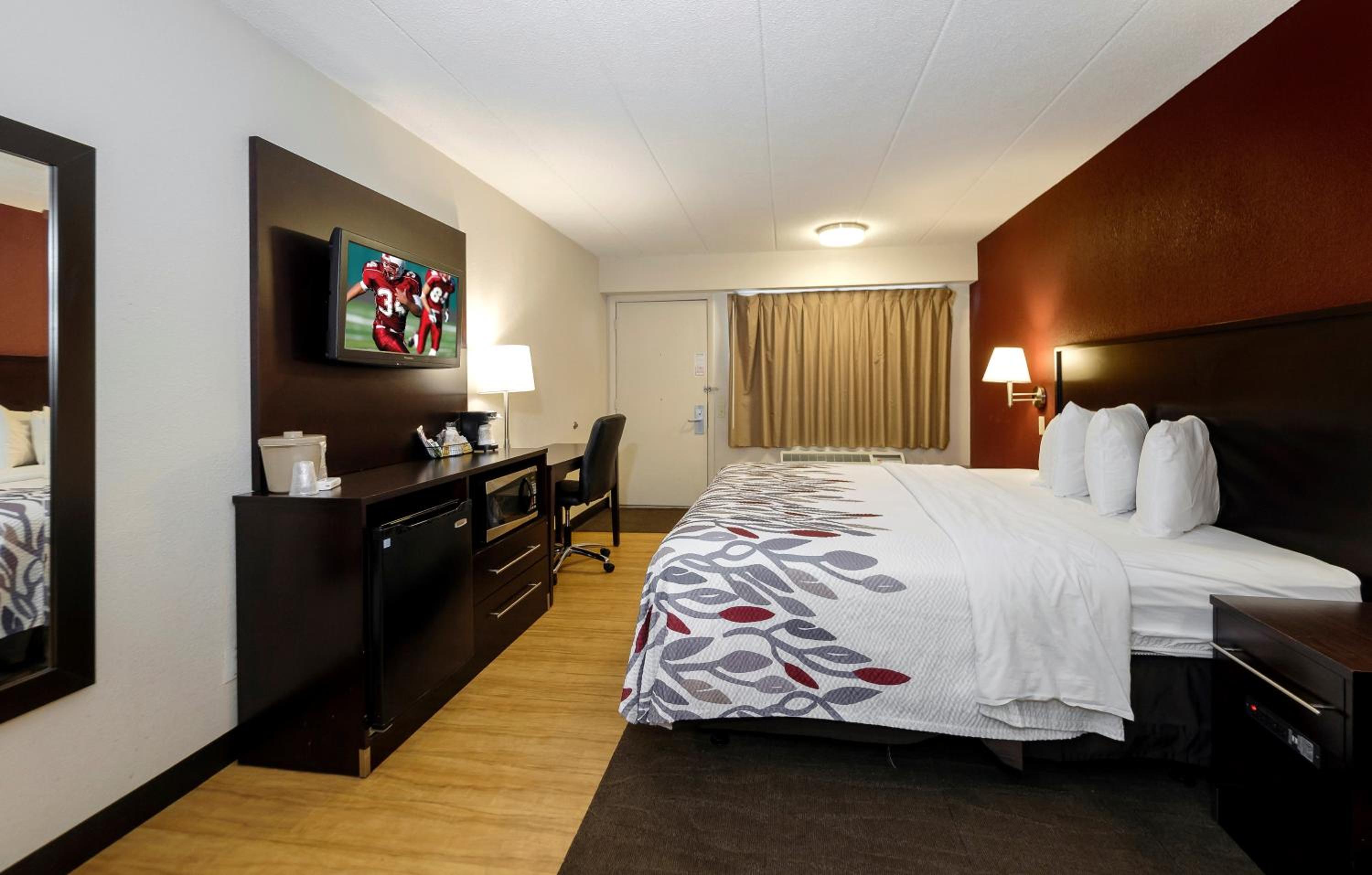 Deluxe King Room Disability Access Non-Smoking - Photo 2