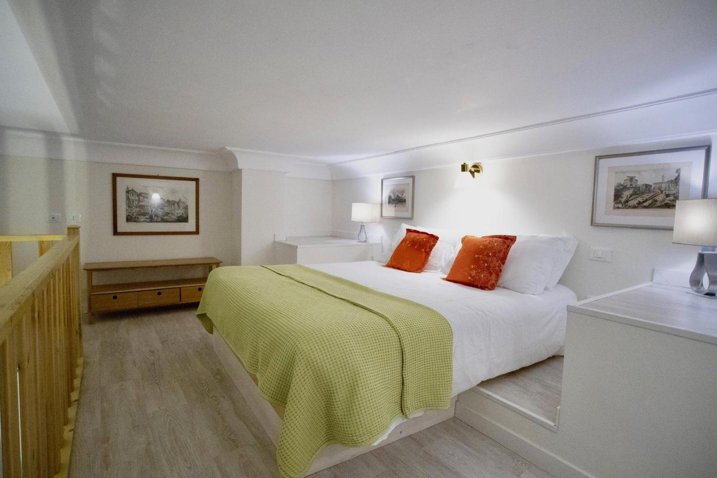 Queen Room photo 1