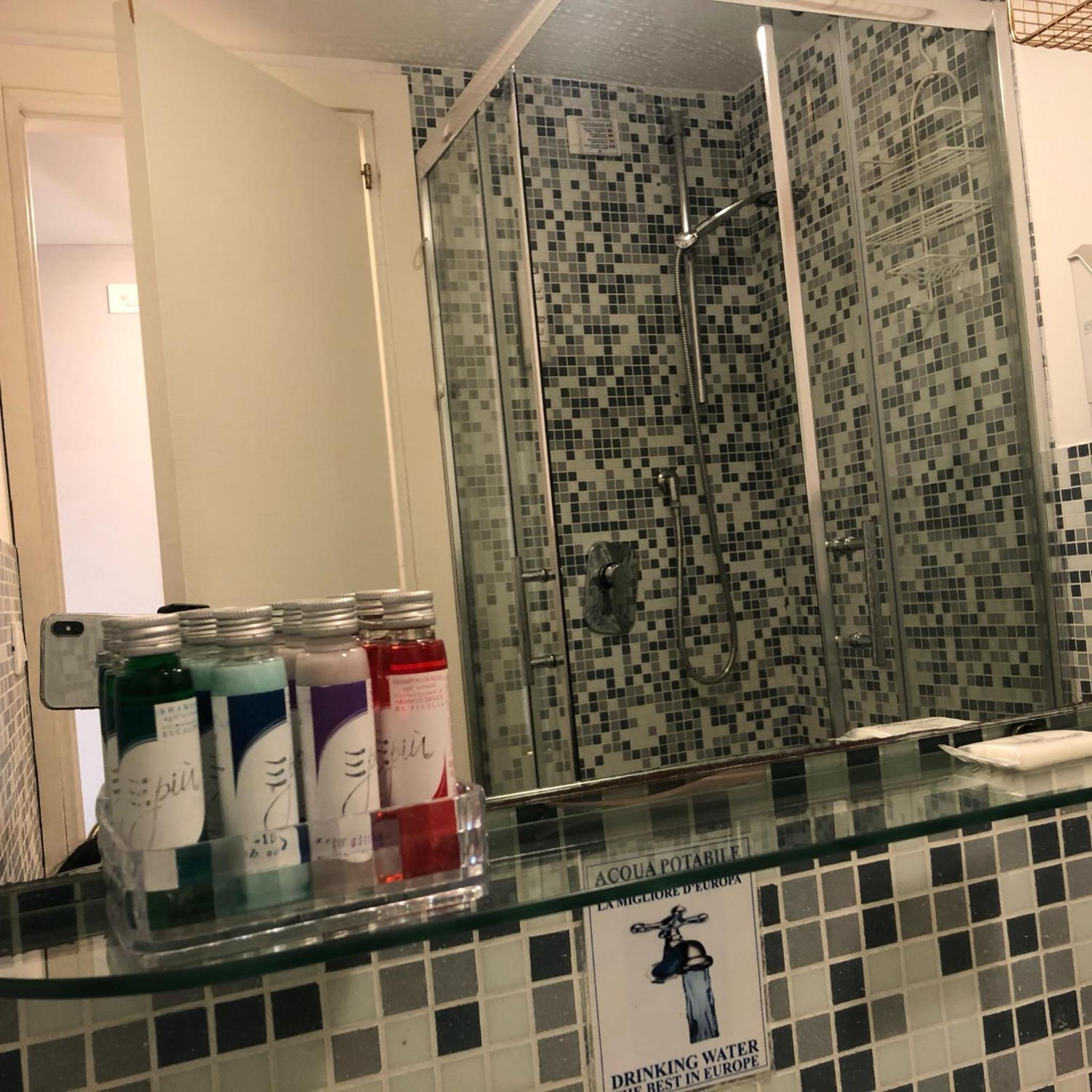 Queen Room photo 3