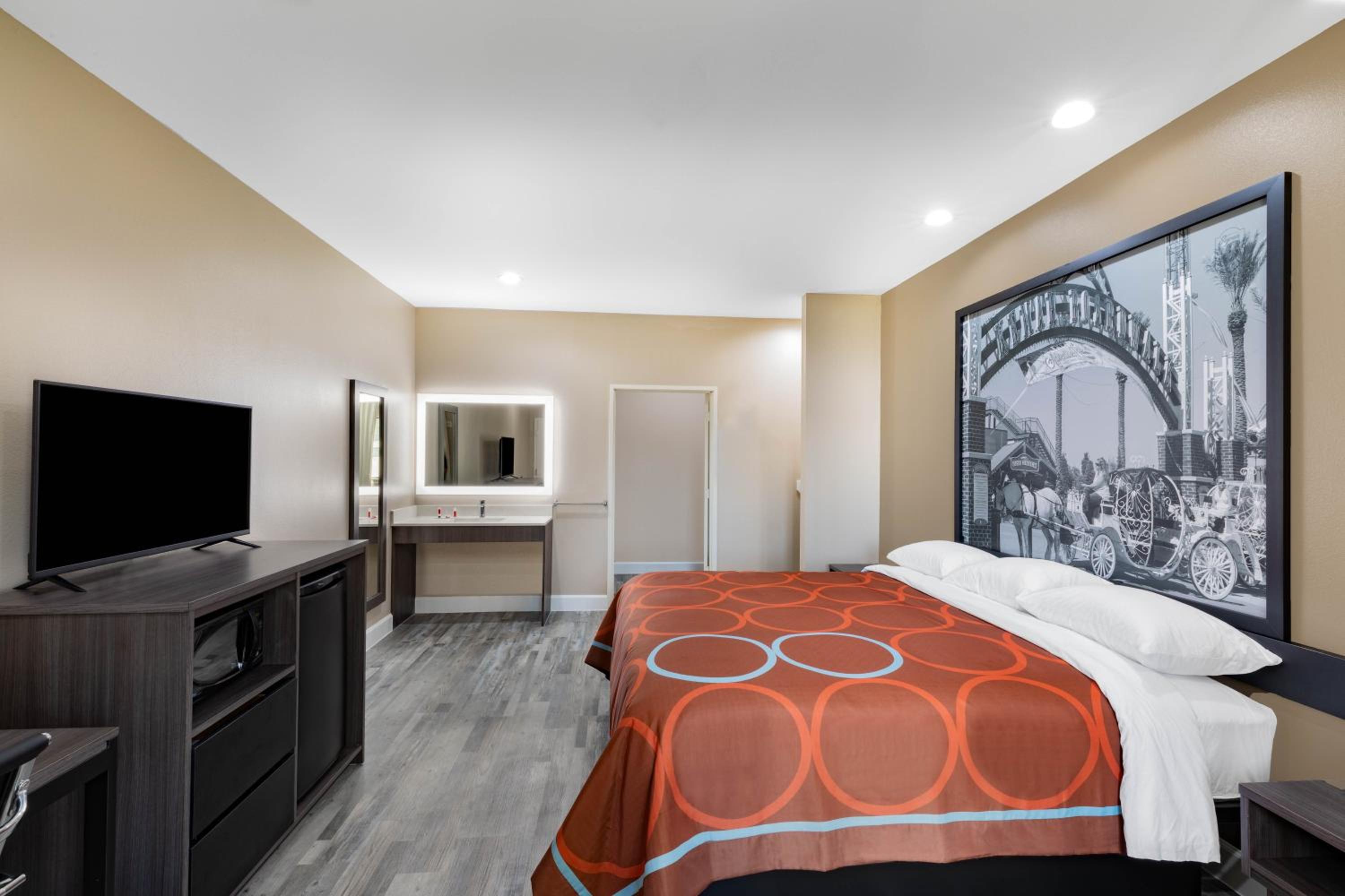 King Room with Mobility/Hearing Impaired Access - Non-Smoking - Photo 3