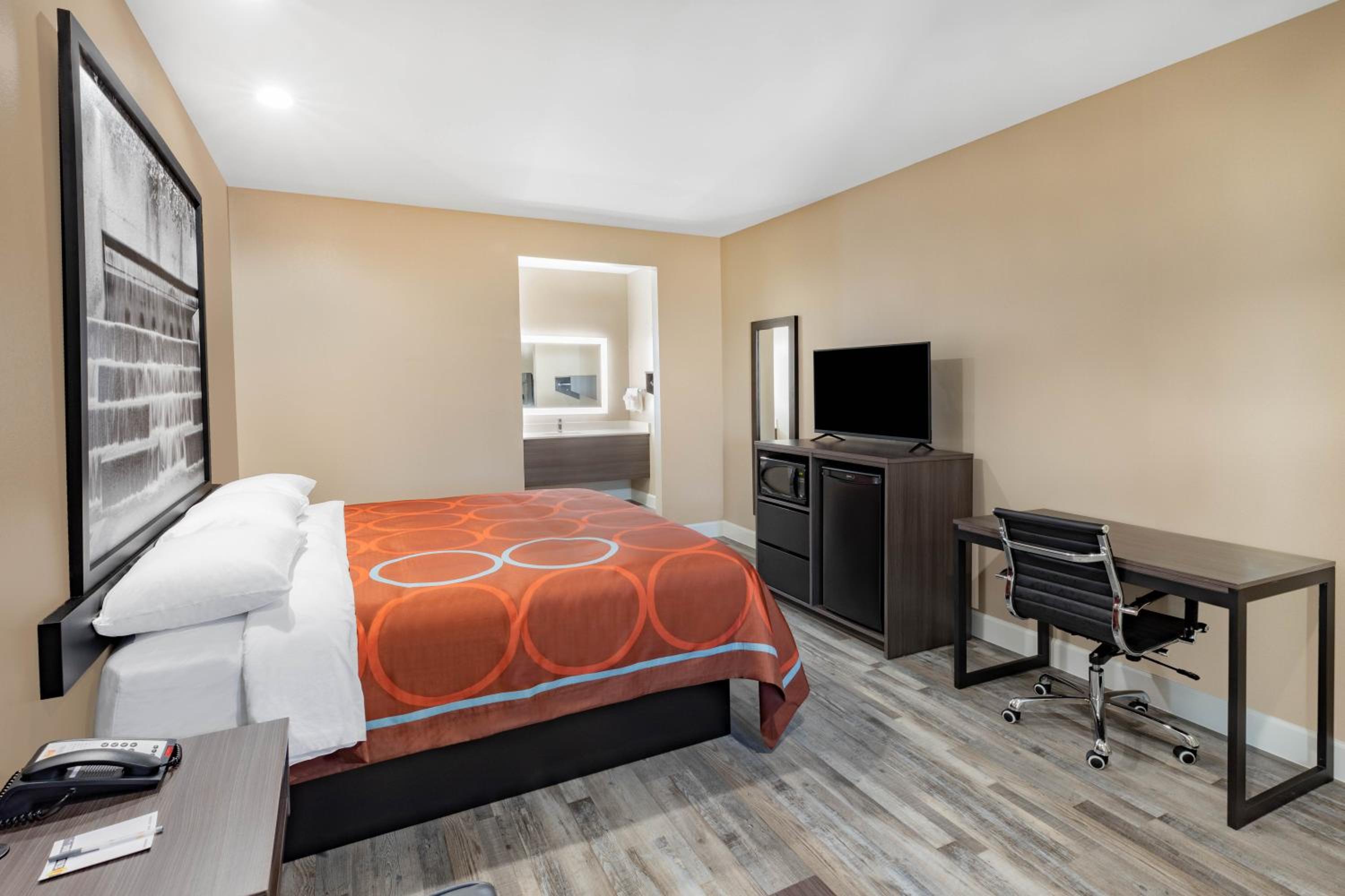 King Room - Non-Smoking - Photo 3