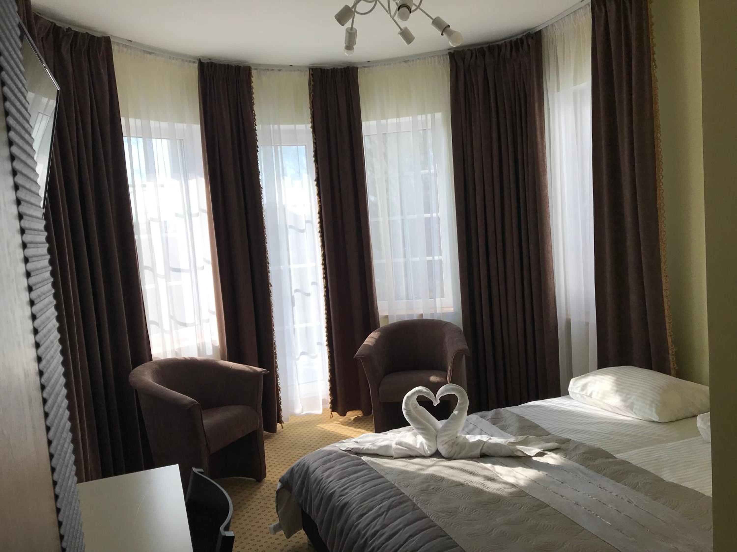 Apartment with Balcony - Photo 3
