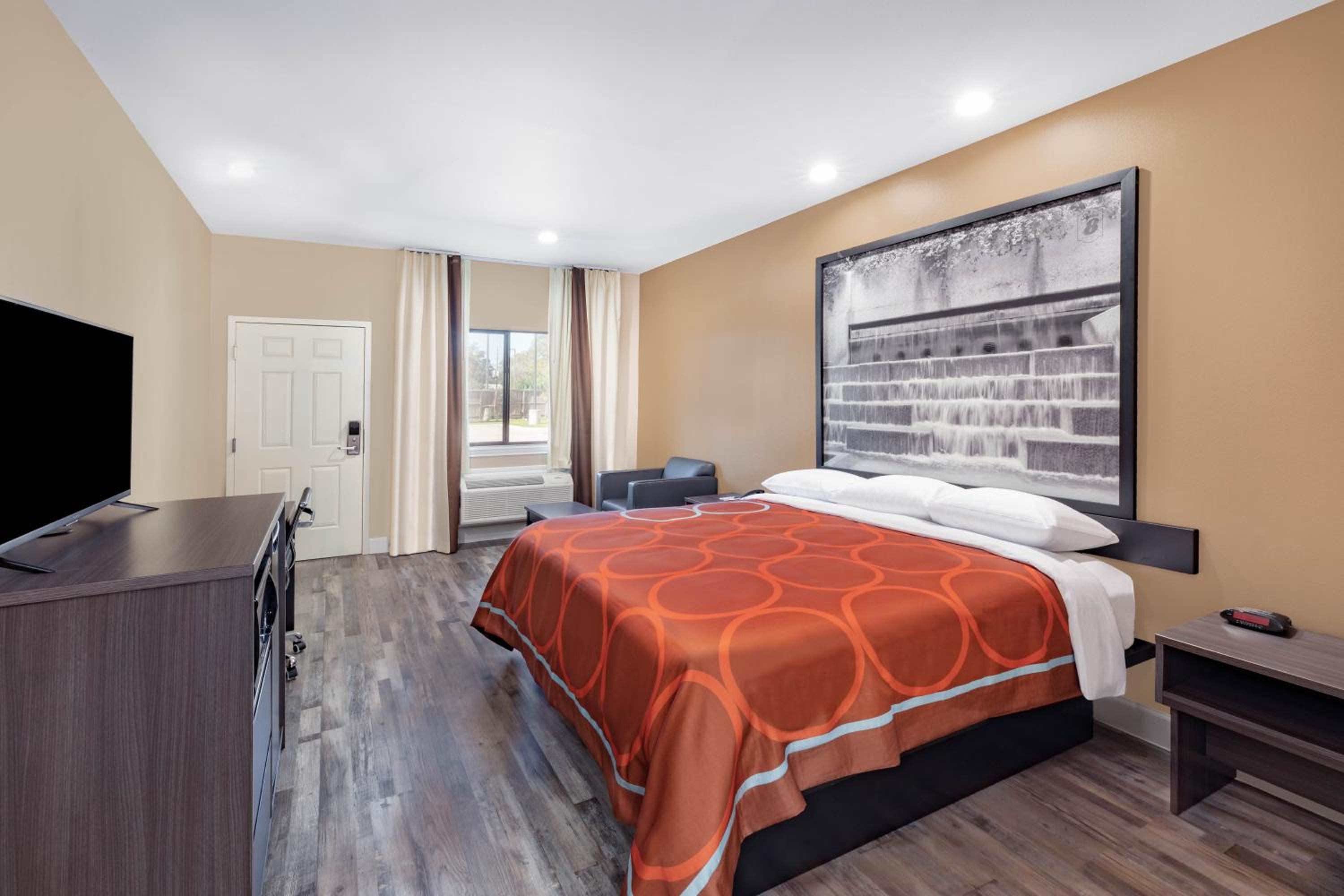 King Room - Non-Smoking - Photo 6