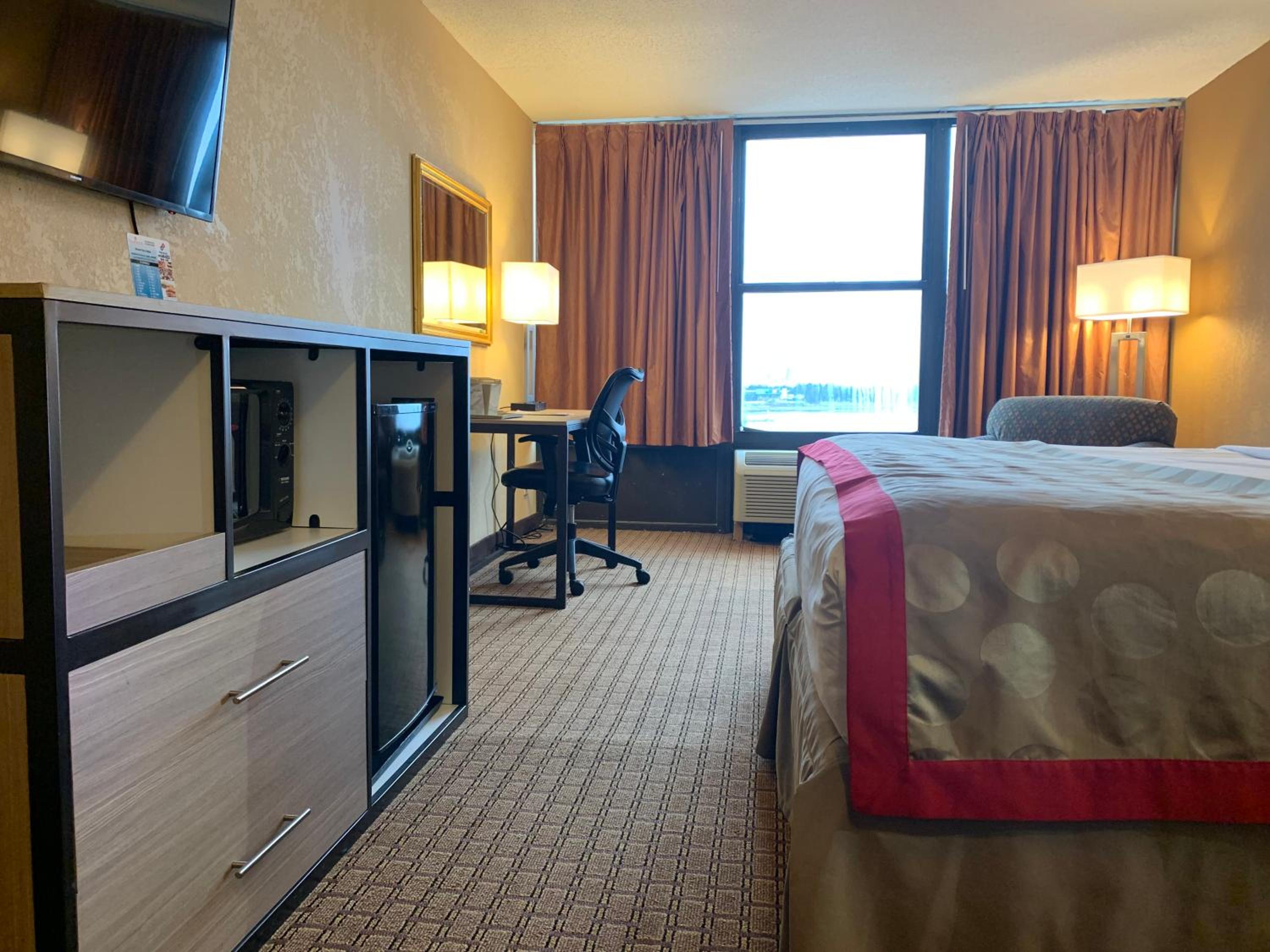 King Room with Interior Hall - Non-Smoking - Photo 5