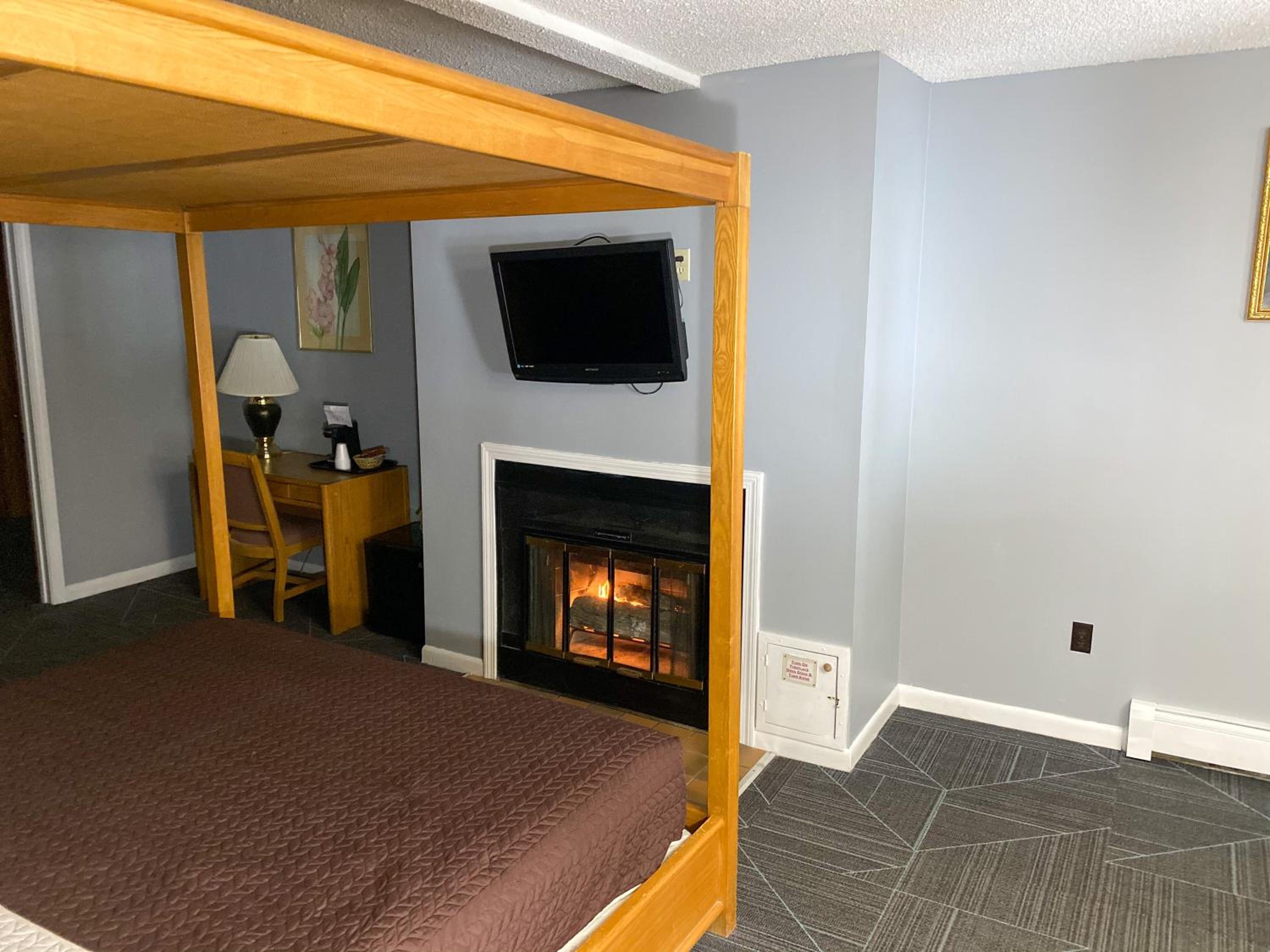 Premier King Room with Jetted Tub, Non-Smoking - Photo 2