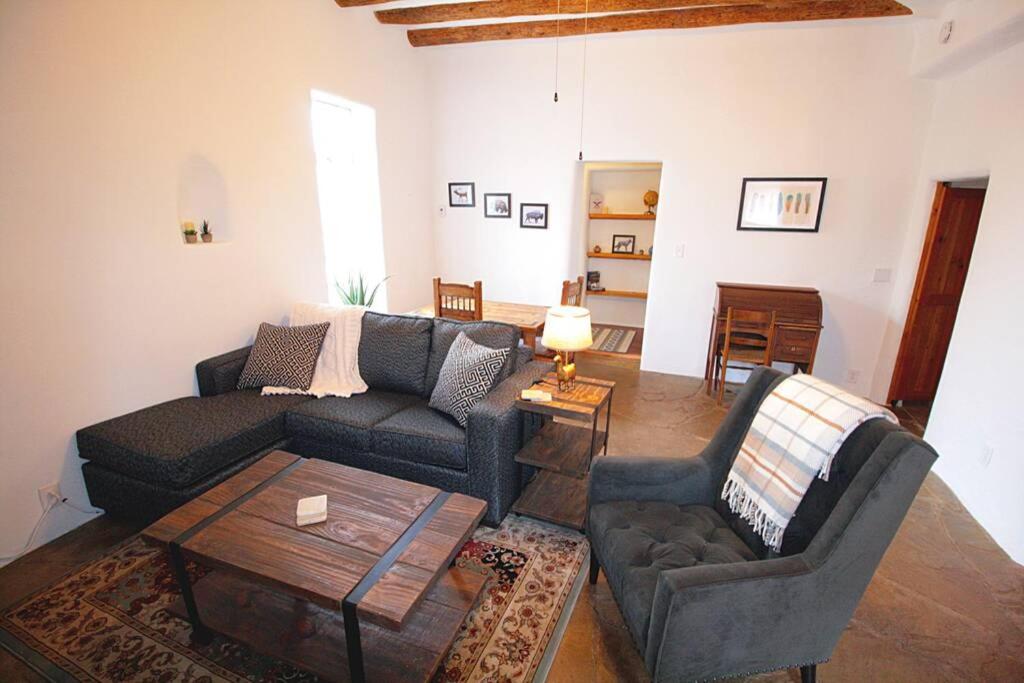 One-Bedroom House photo 1