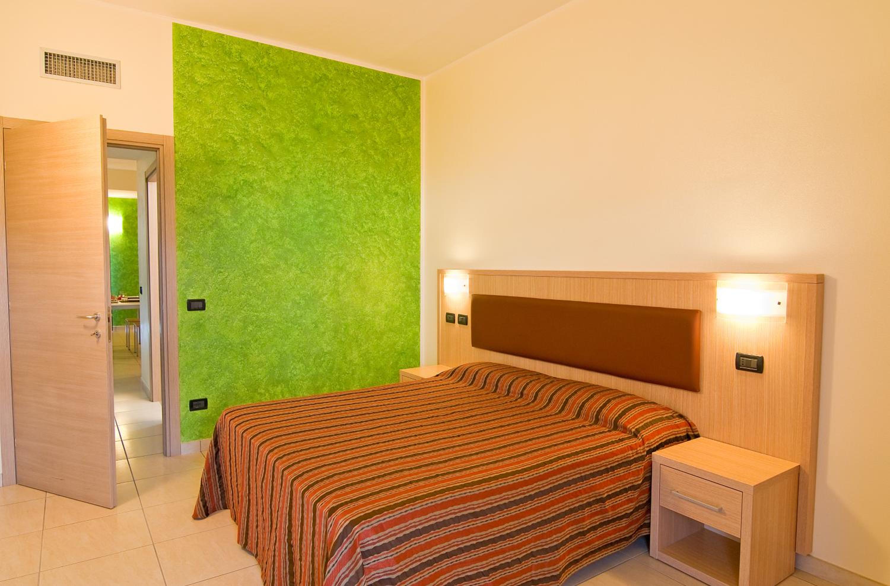 Two-Bedroom Apartment with Terrace (6 Adults) photo 3