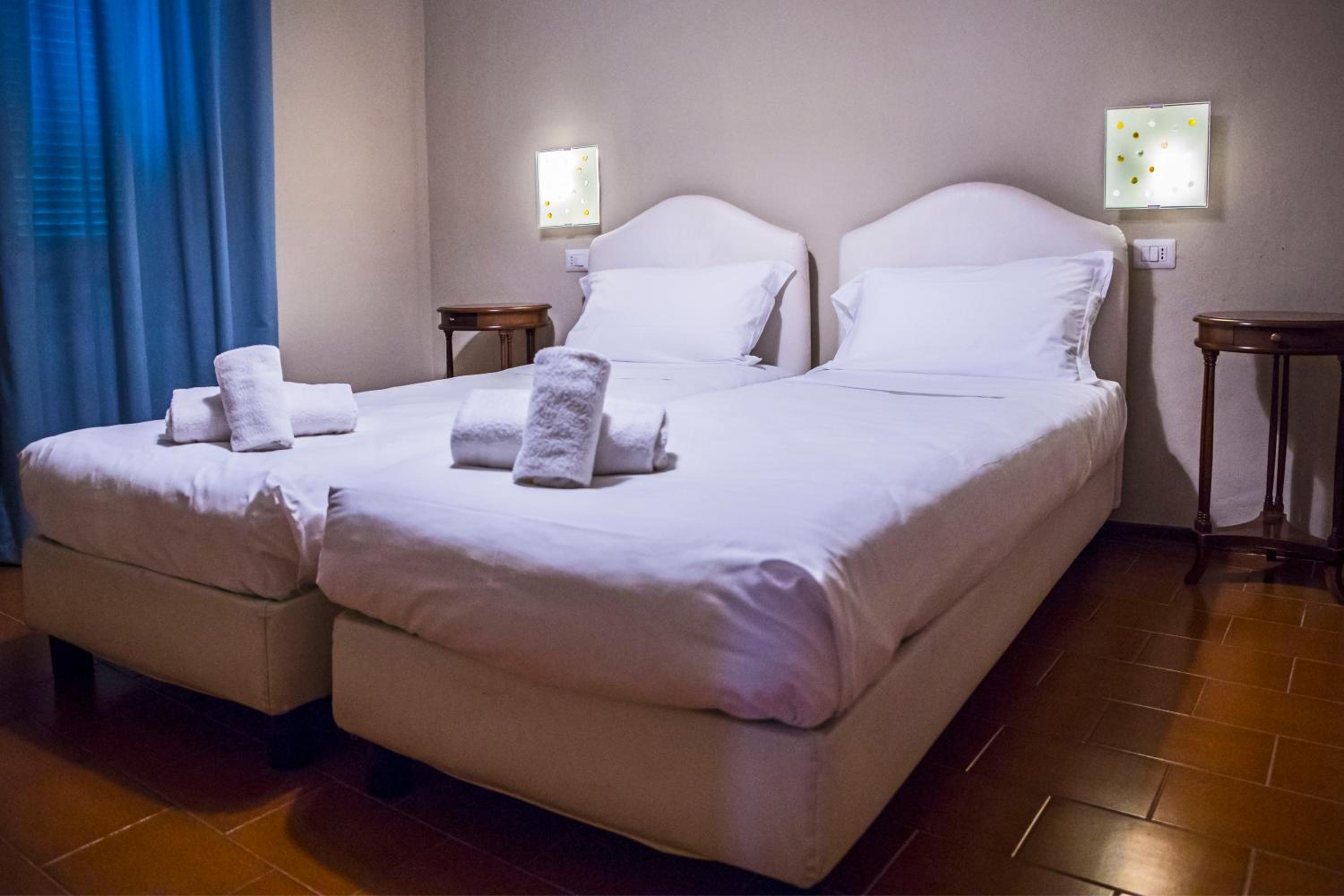 Economy Twin Room - Photo 1