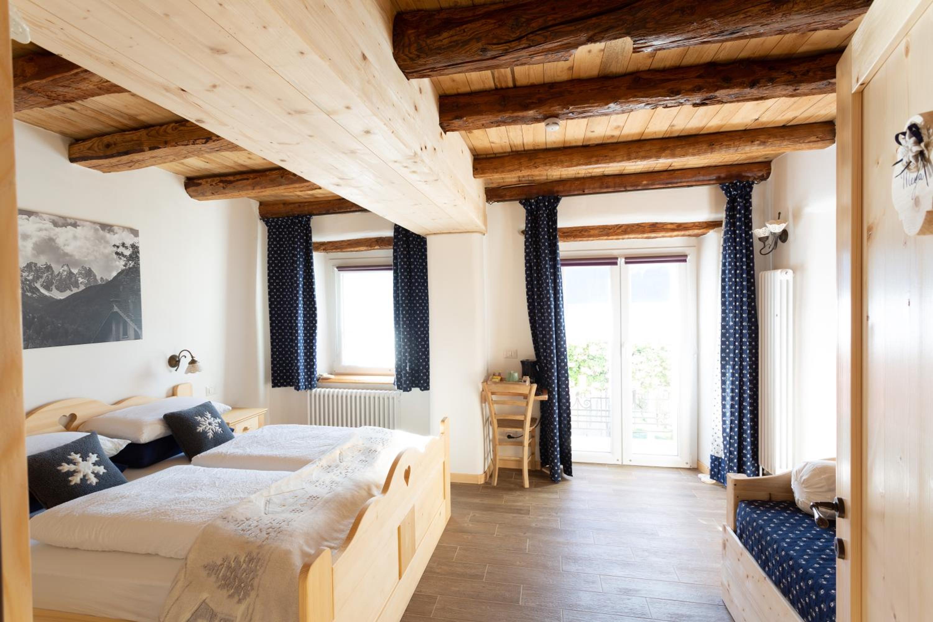Double Room with Private Bathroom - Photo 10