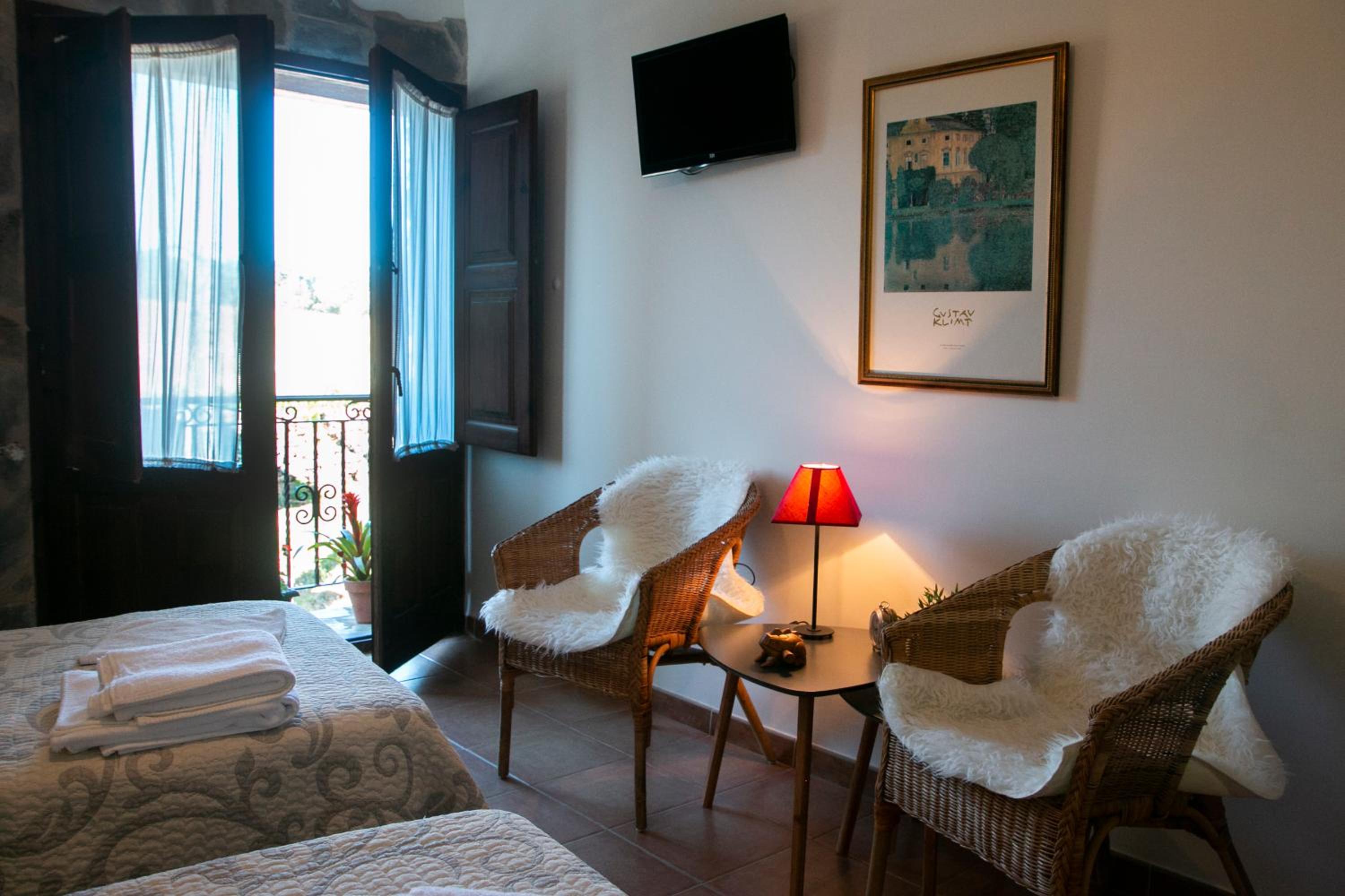 Triple Room with Private Bathroom - Photo 3