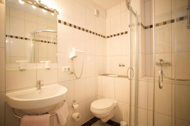 Double or Twin Room - Photo 2