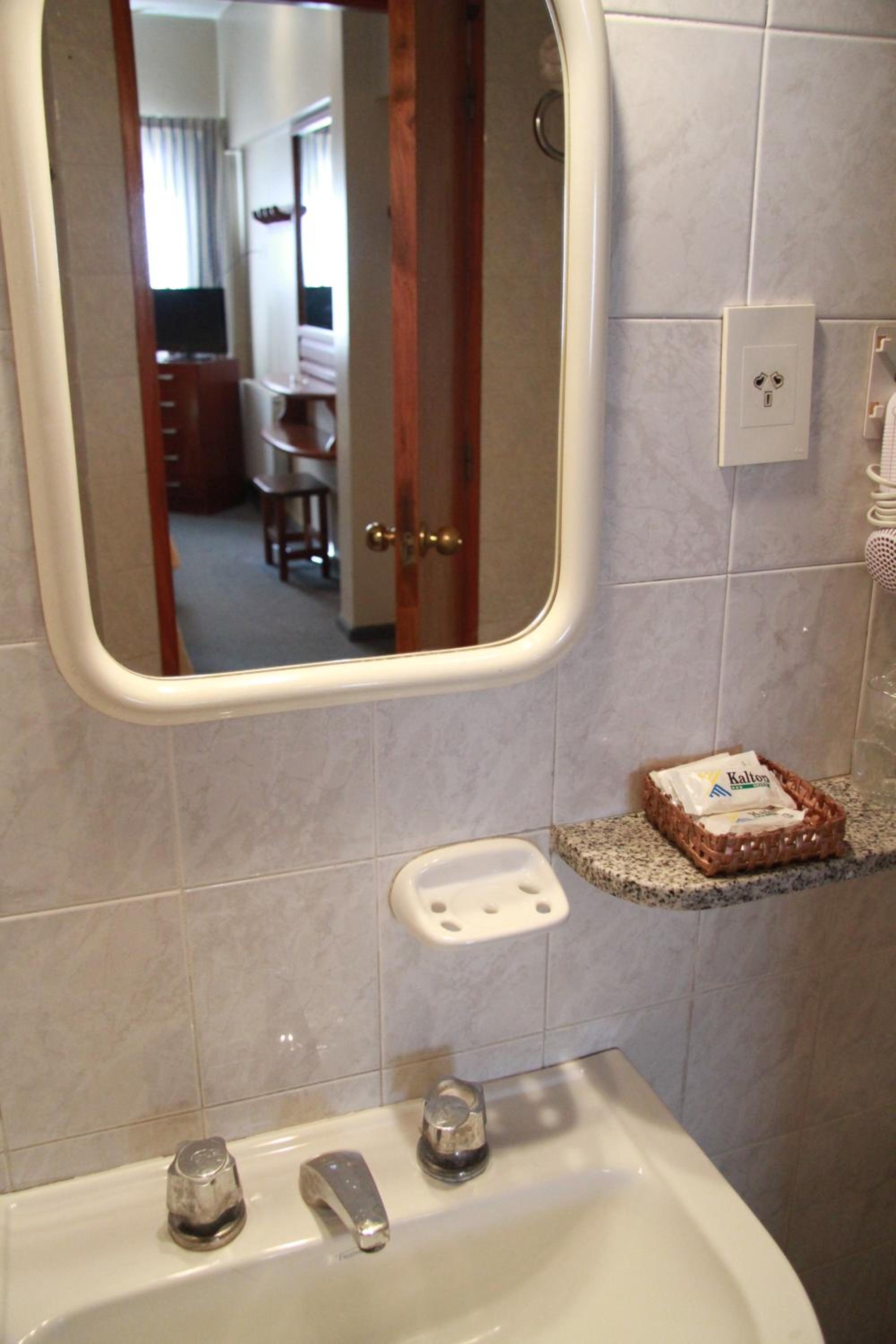 Double or Twin Room photo 3