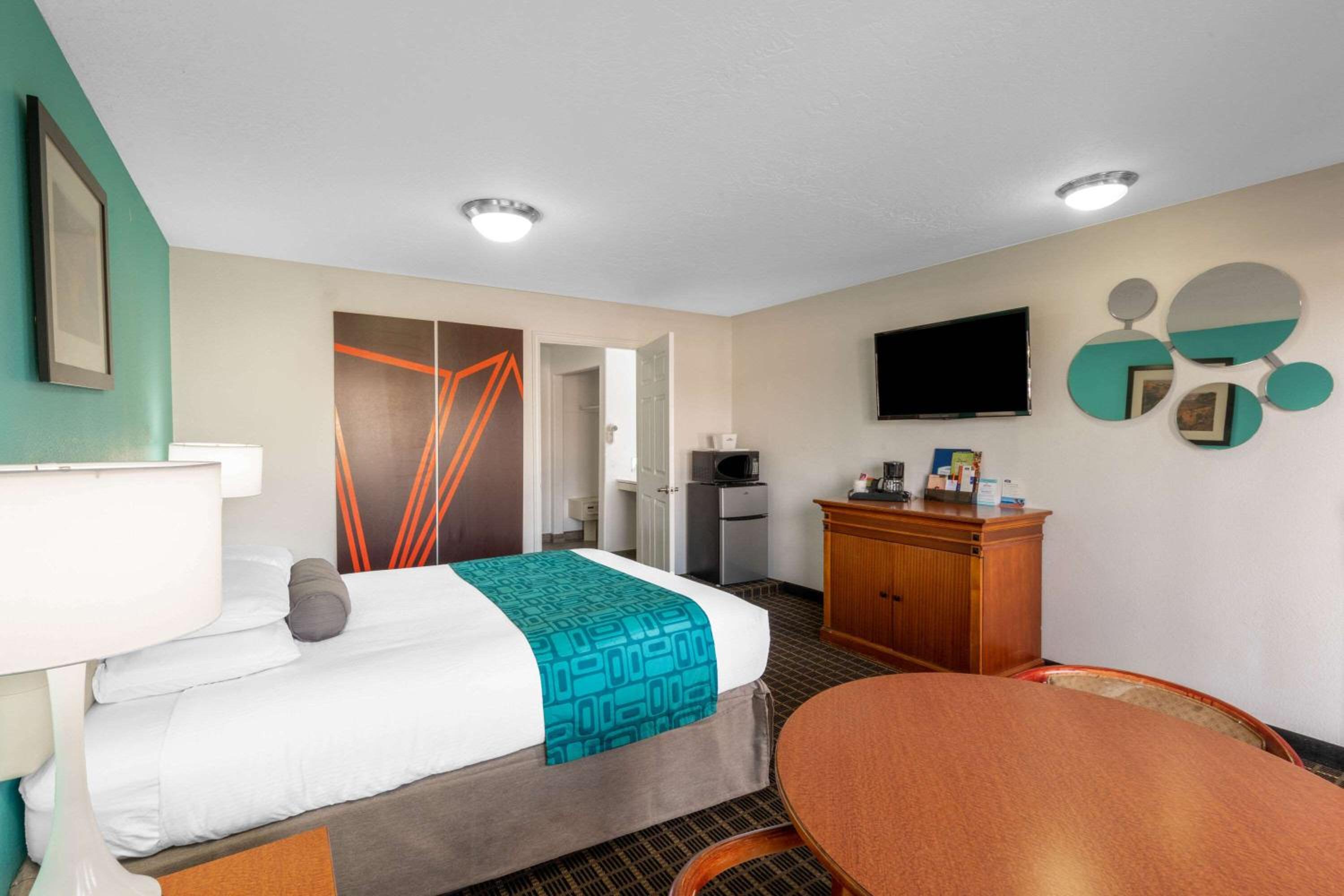 Queen Room - Mobility Access - Non-Smoking - Photo 1