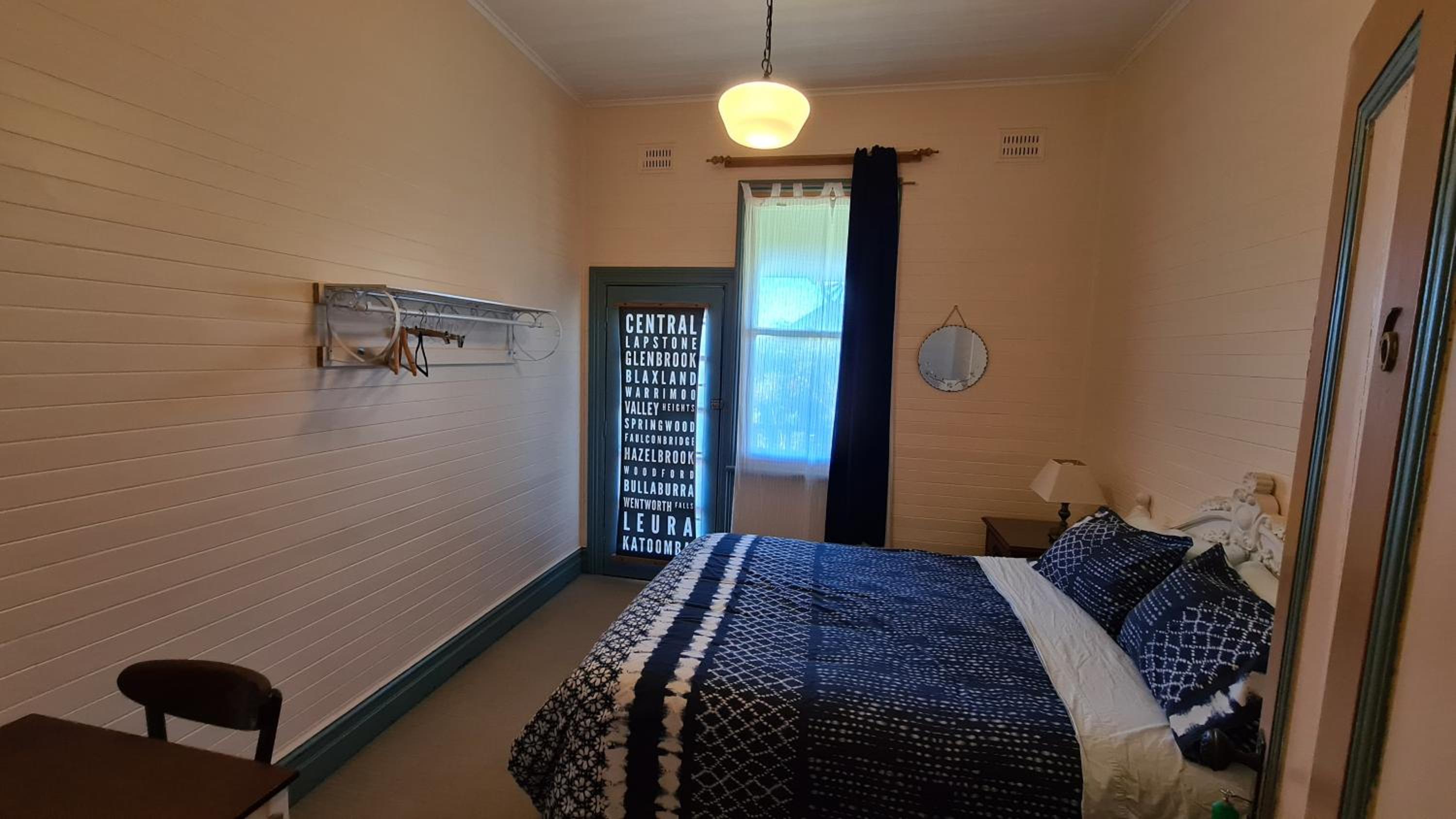 Queen Room with Shared Bathroom photo 2