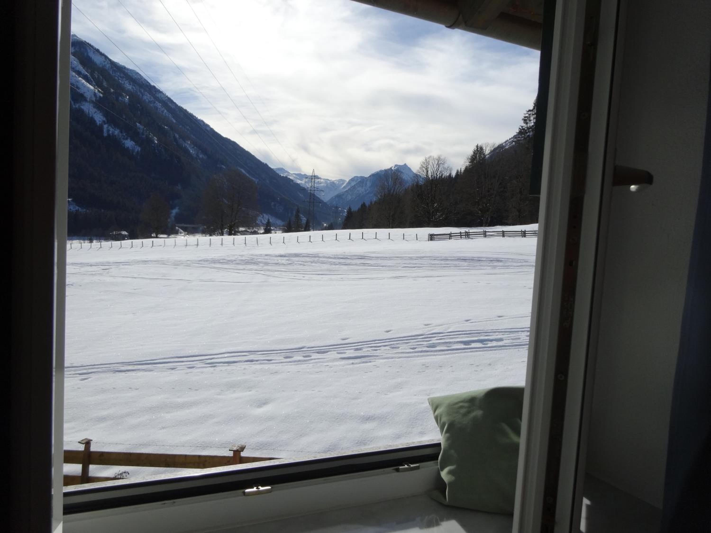 Apartment with Mountain View photo 3