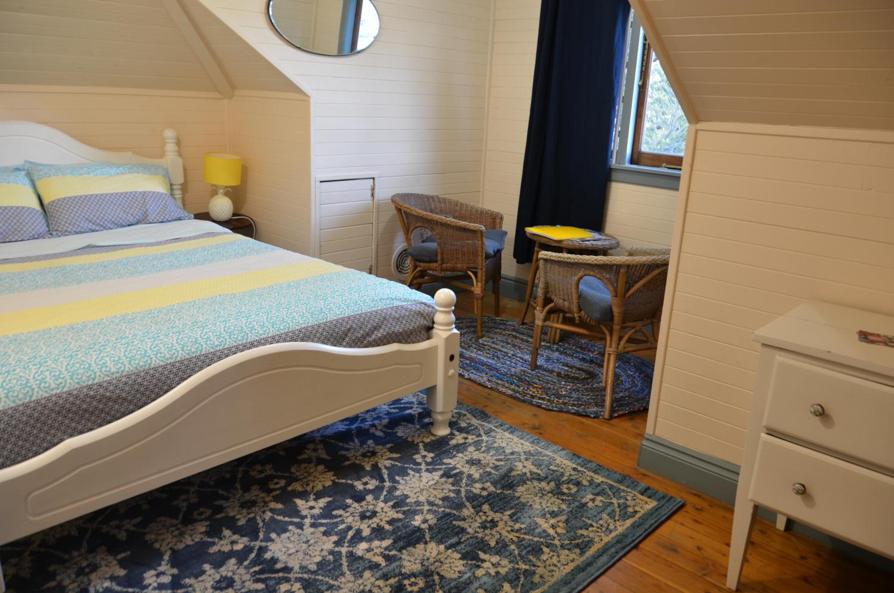 Queen Room with Shared Bathroom photo 1