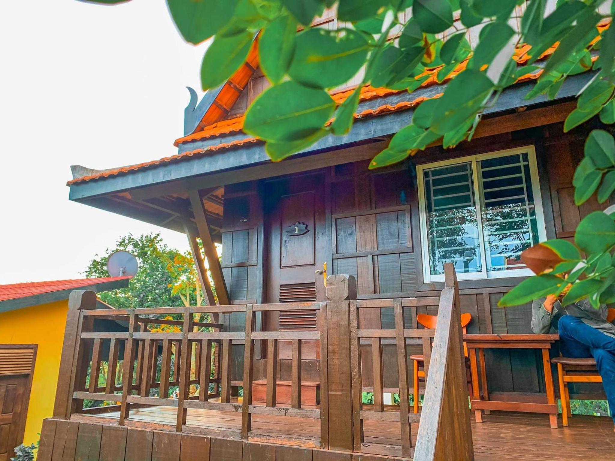 Deluxe Bungalow with Garden View - Photo 6