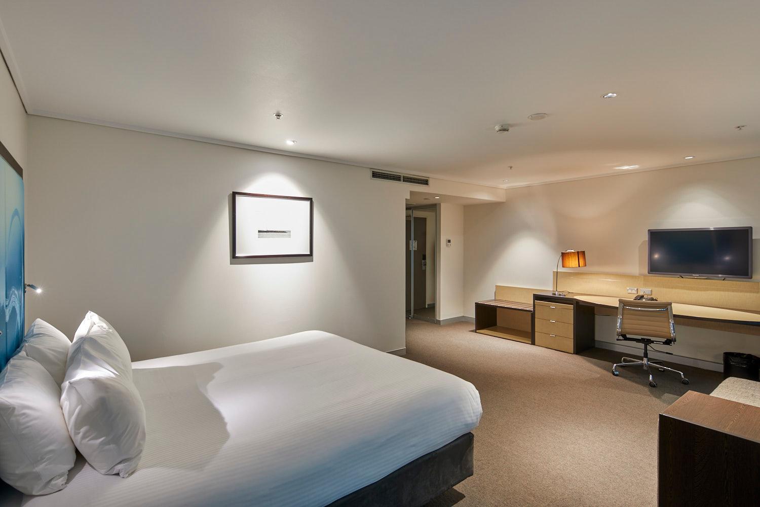 Accessible Room with King Bed - Photo 3