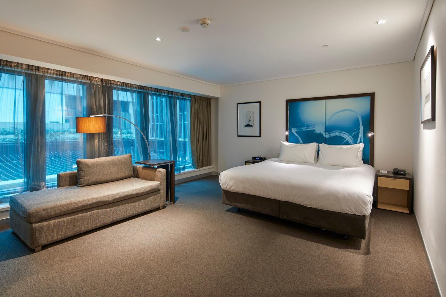 Accessible Room with King Bed - Photo 5