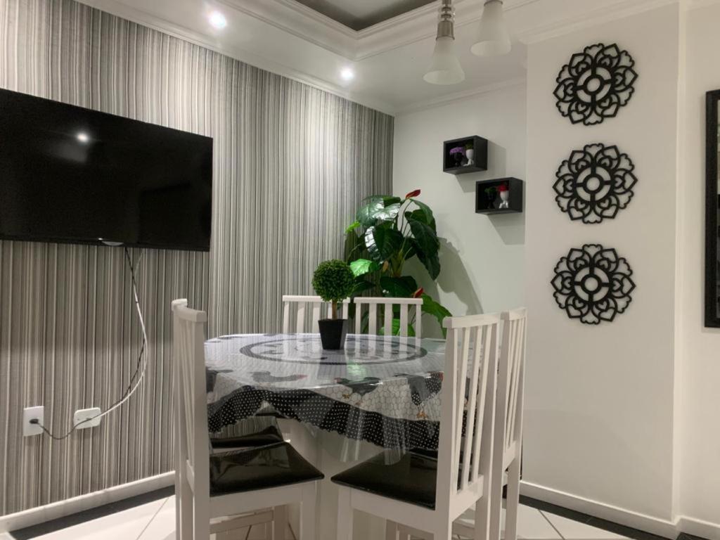 Two-Bedroom Apartment - Photo 24